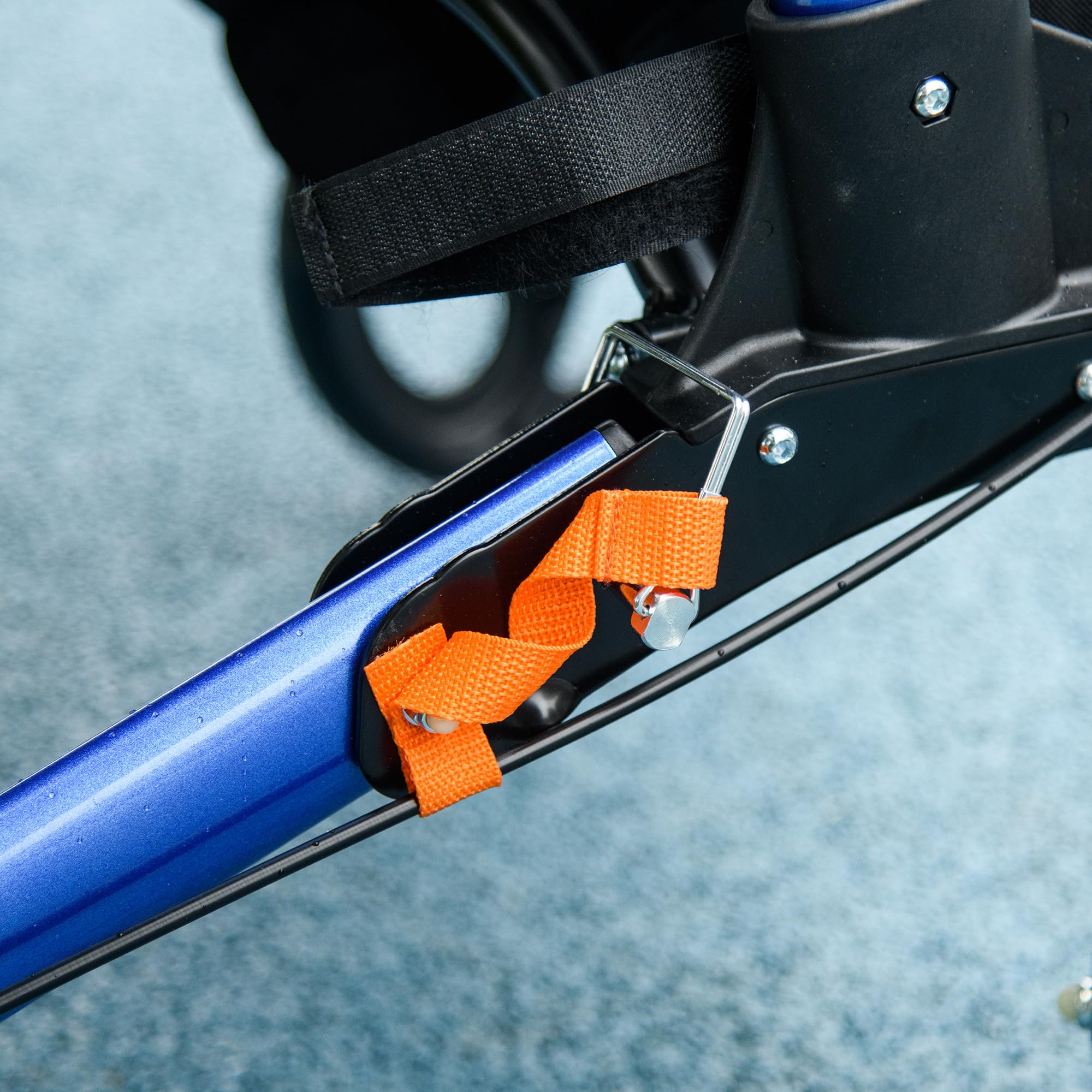 HOMCOM Andador de 4 ruedas con asiento y respaldo, andador plegable de movilidad con bolsa de transporte, altura ajustable, frenos duales, soporte para bastón, marco de aluminio ligero para personas