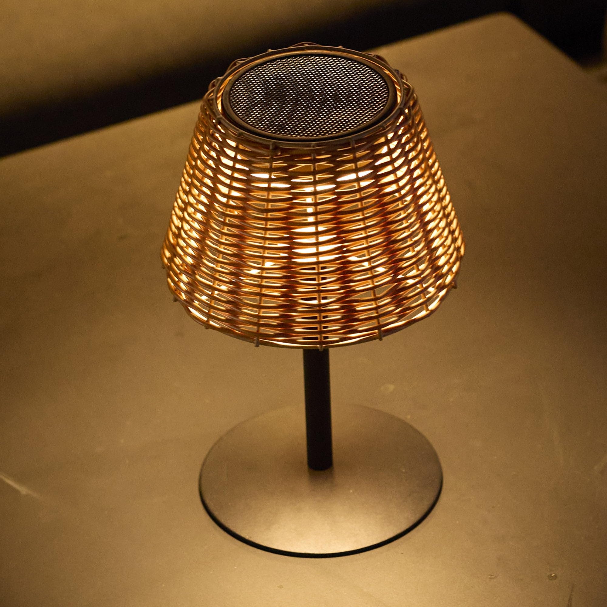 Lumisky Lampe de table solaire AMIRA SOLAR avec base module solaire rechargeable avec télécommande H25cm