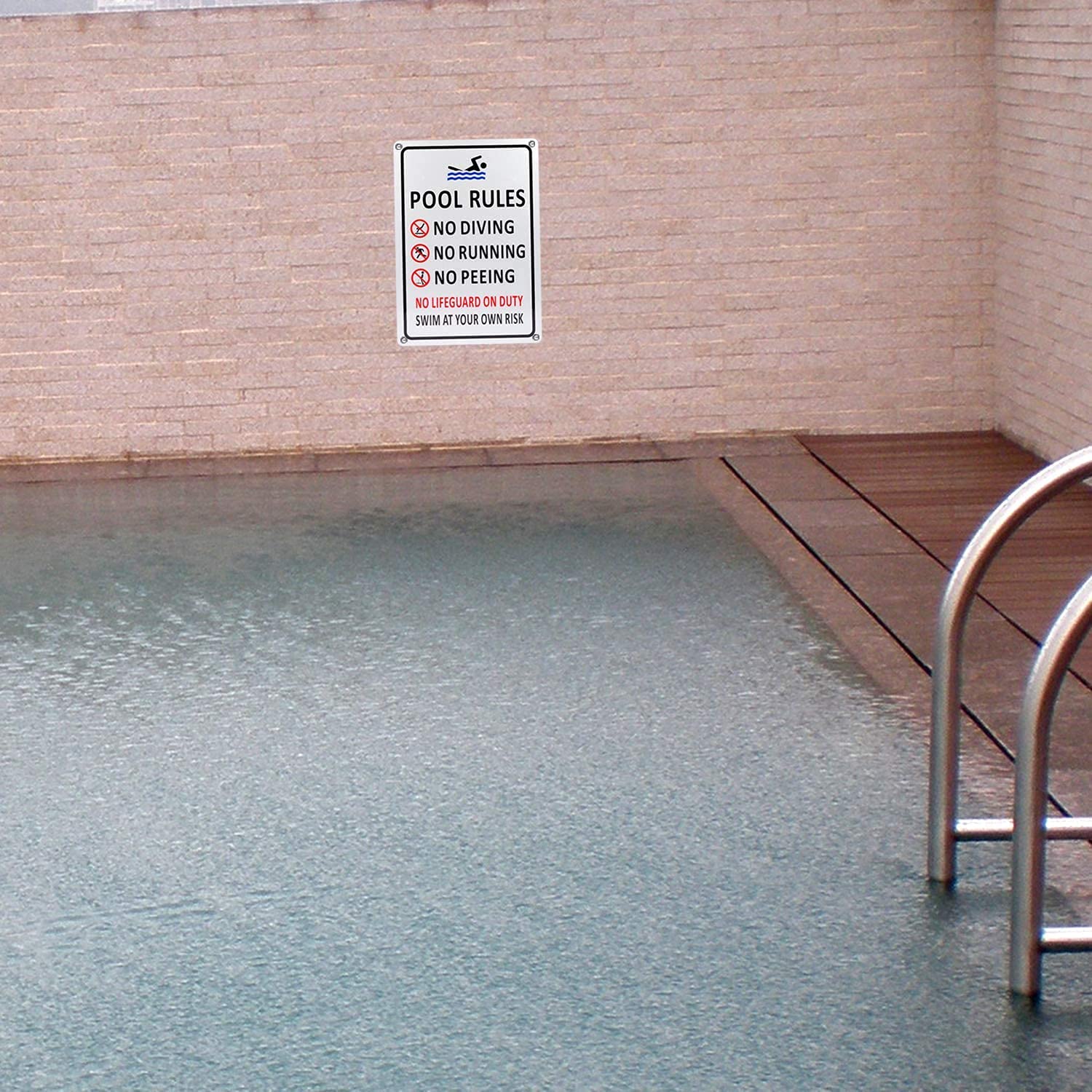 Kichwit Paquete de 2 letreros de reglas de piscina, plata, no bucear, no correr, no orinar, no salvavidas en el trabajo, aluminio, resistente a la intemperie, 9.4 x 13.4 pulgadas
