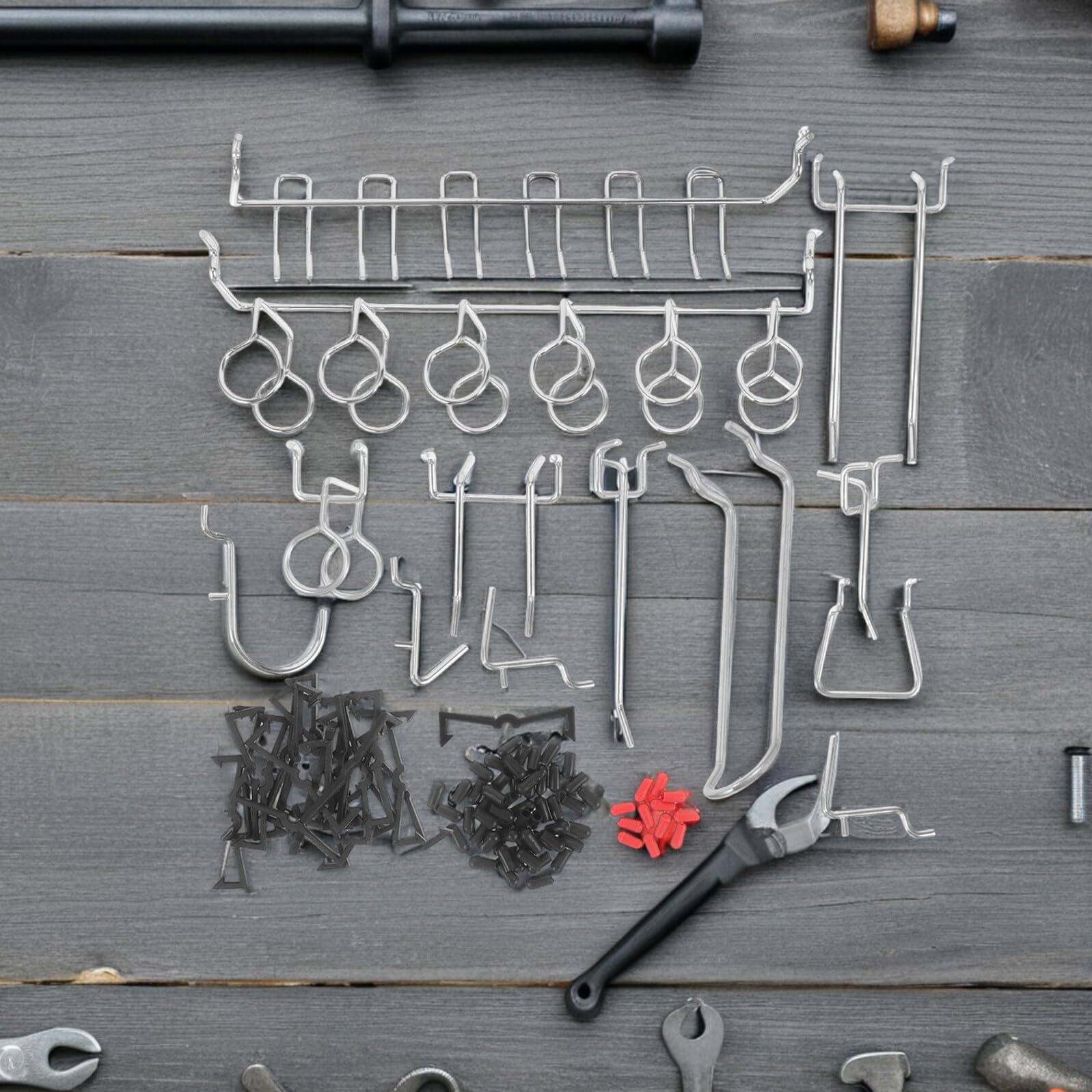 2 Zestawy Metalowe Do Pegboard z Osłonami Stóp Uniwersalne Haczyki Do Kuchennych Przyborów i Organizatorów Stabilne Wieszaki Garażu i Warsztatu Łatwe Montażu