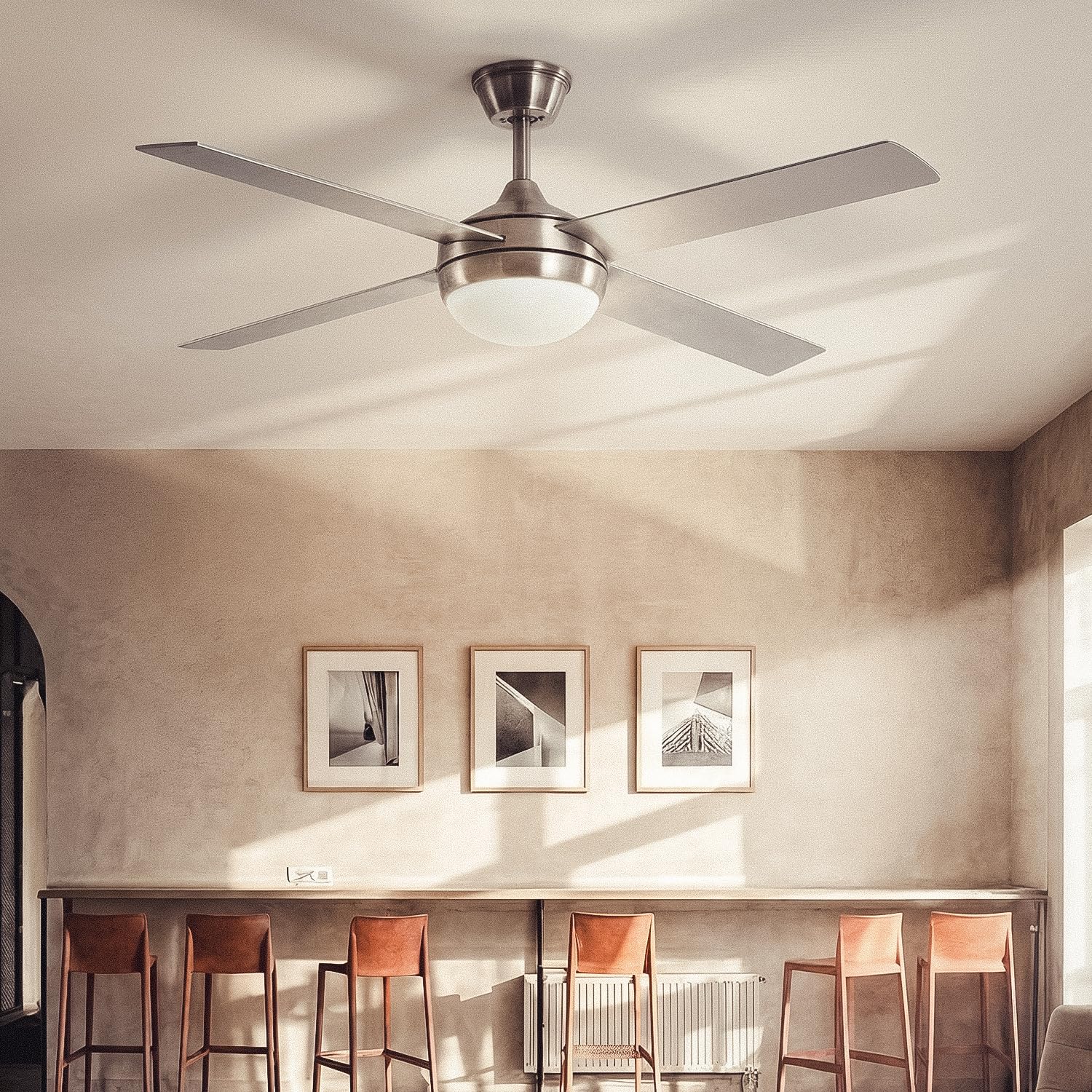LEDKIA LIGHTING Ventilatore da Soffitto Navy Evo Nichel con Luce Integrata, Motore DC 30W Silenzioso ed Efficiente, 4 Pale, 6 Velocità, 132 cm, Telecomando | Motore DC silenzioso ed efficiente da 30 W, 4 pale, 6 velocità, 132 cm