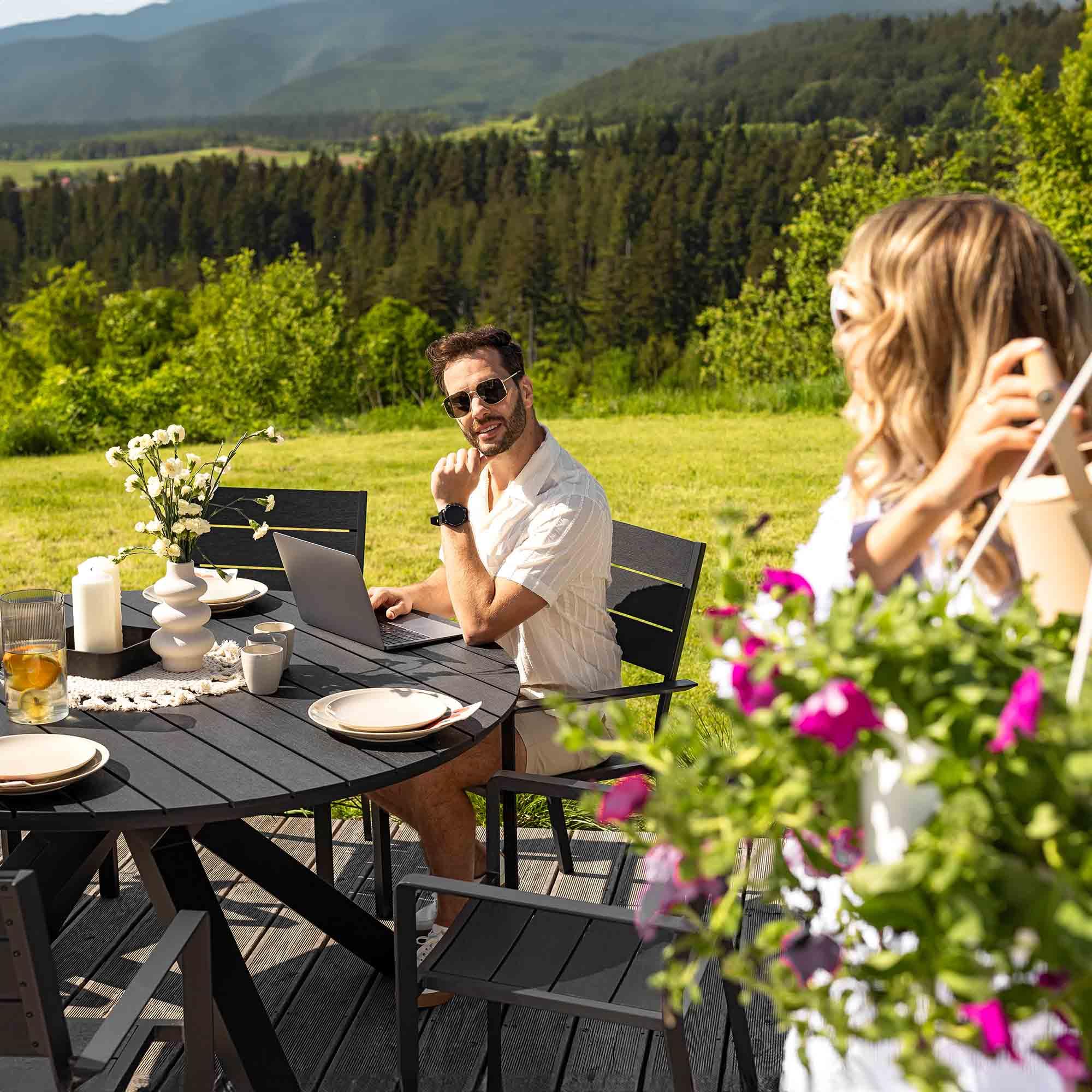 di volio Gartentisch Ravello 150 cm rund aus Aluminium Holzoptik wetterfest | 8 Personen, Nivellierfüße, X-Gestell, UV-beständig, pflegeleicht, leicht, Terrasse, Familienfeste