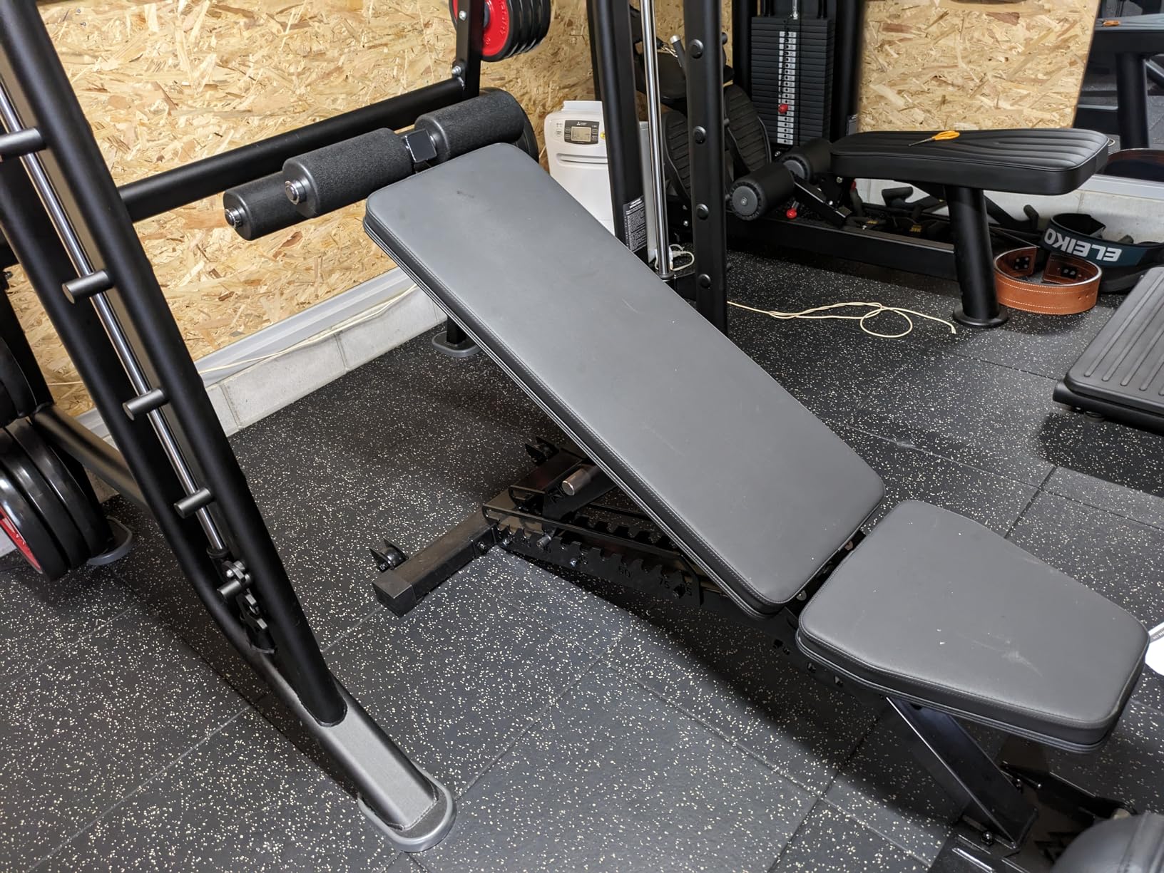 アジャスタブルベンチレッグローラーアタッチメント | REP Fitness