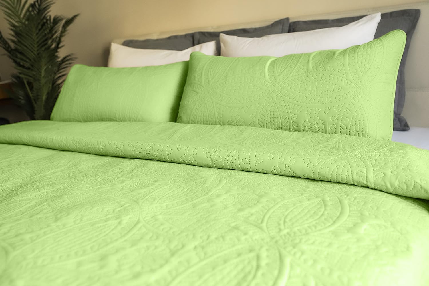 Tomatillo Green King Microfiber Comforter Set with Pillow Shams
