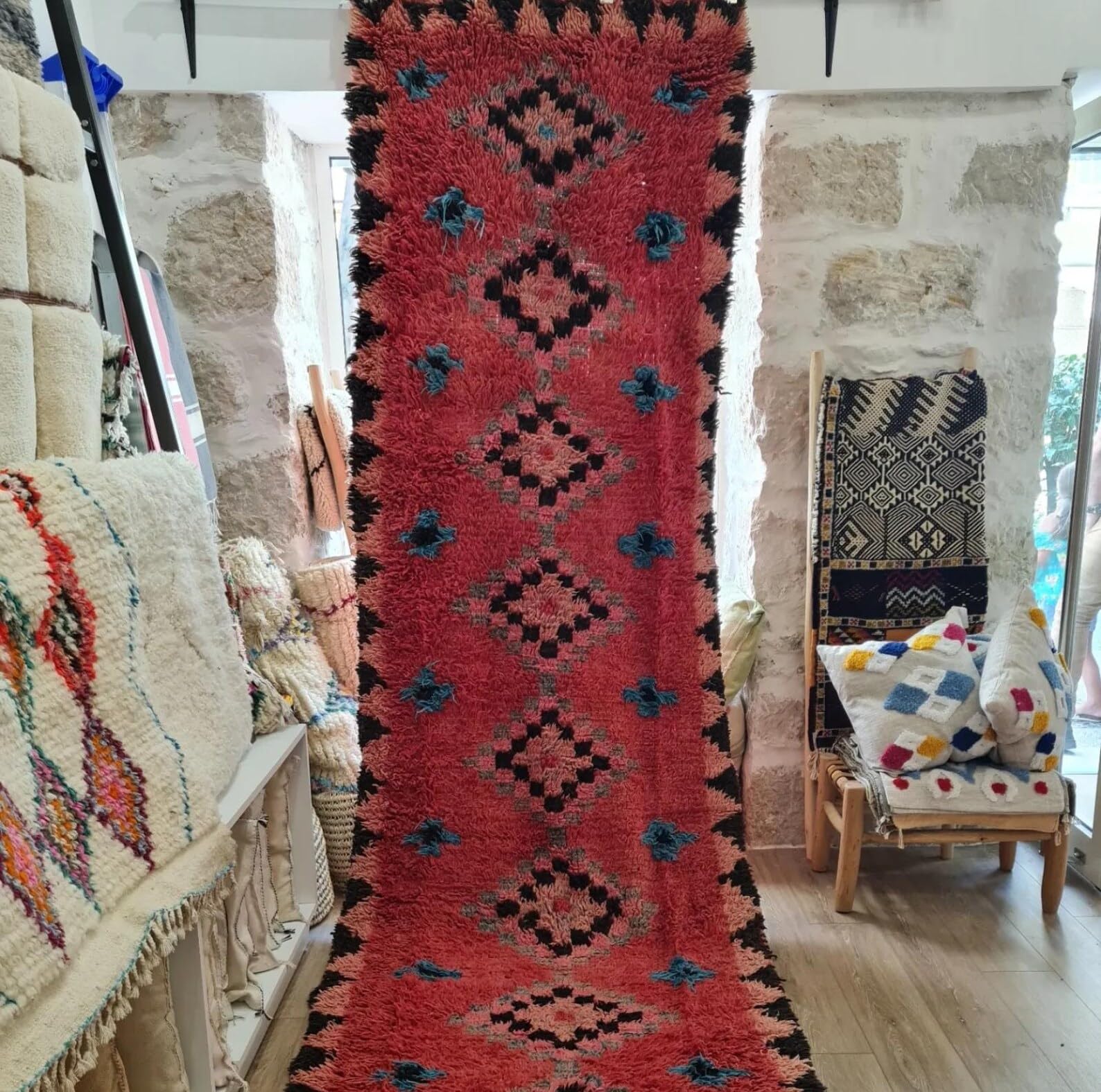 Générique Tifinagh Shop - Tapis Berbère Azilal Multicolore 355 x 110 cm - Authentique Tapis Marocain Fait Main en Laine - Motifs Traditionnels - Pièce Unique