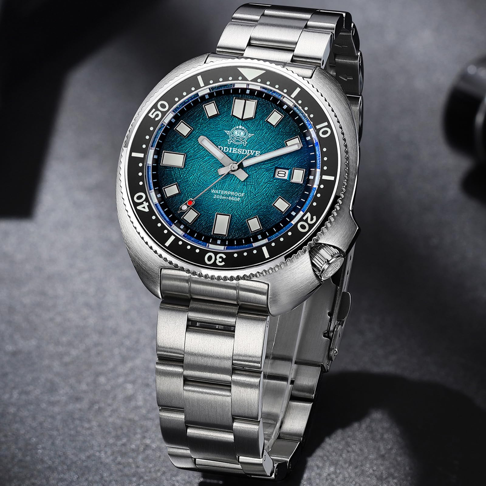 ADDIESDIVE Herren Taucheruhr 200M wasserdicht Quarzuhrwerk 2115 Saphirglas drehbare Lünette BGW9 Leuchtzeiger Edelstahlarmband Analog Quarzuhr AD2511