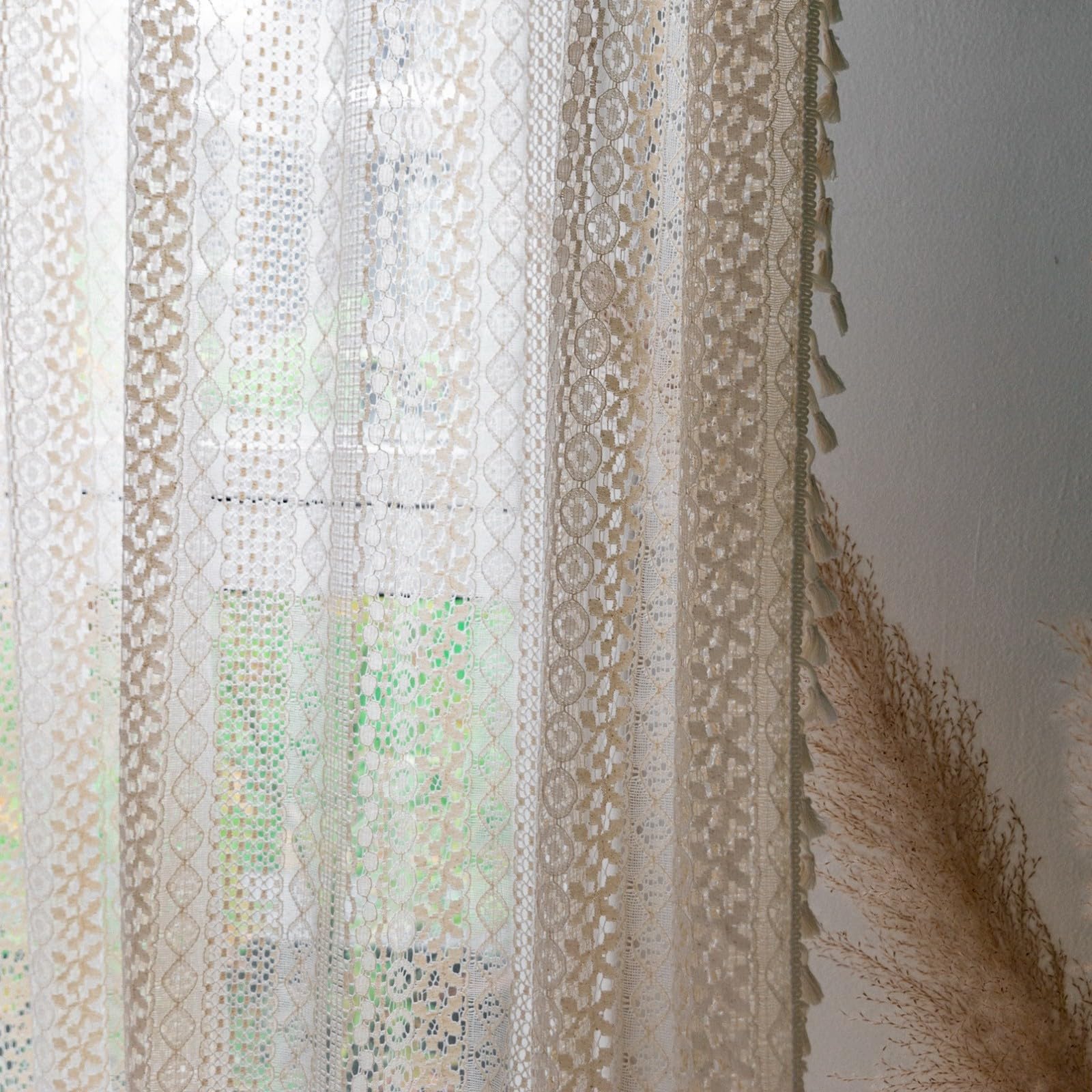 A.Monamour Rideau Voilage Passe Tringle Semi Transparent Dentelle Brodée Rural Boho Bohème Décoration Fenêtre Court Rideau de Porte avec Glands à Pompons pour Salon Chambre Cuisine, 1 Panneau, Beige