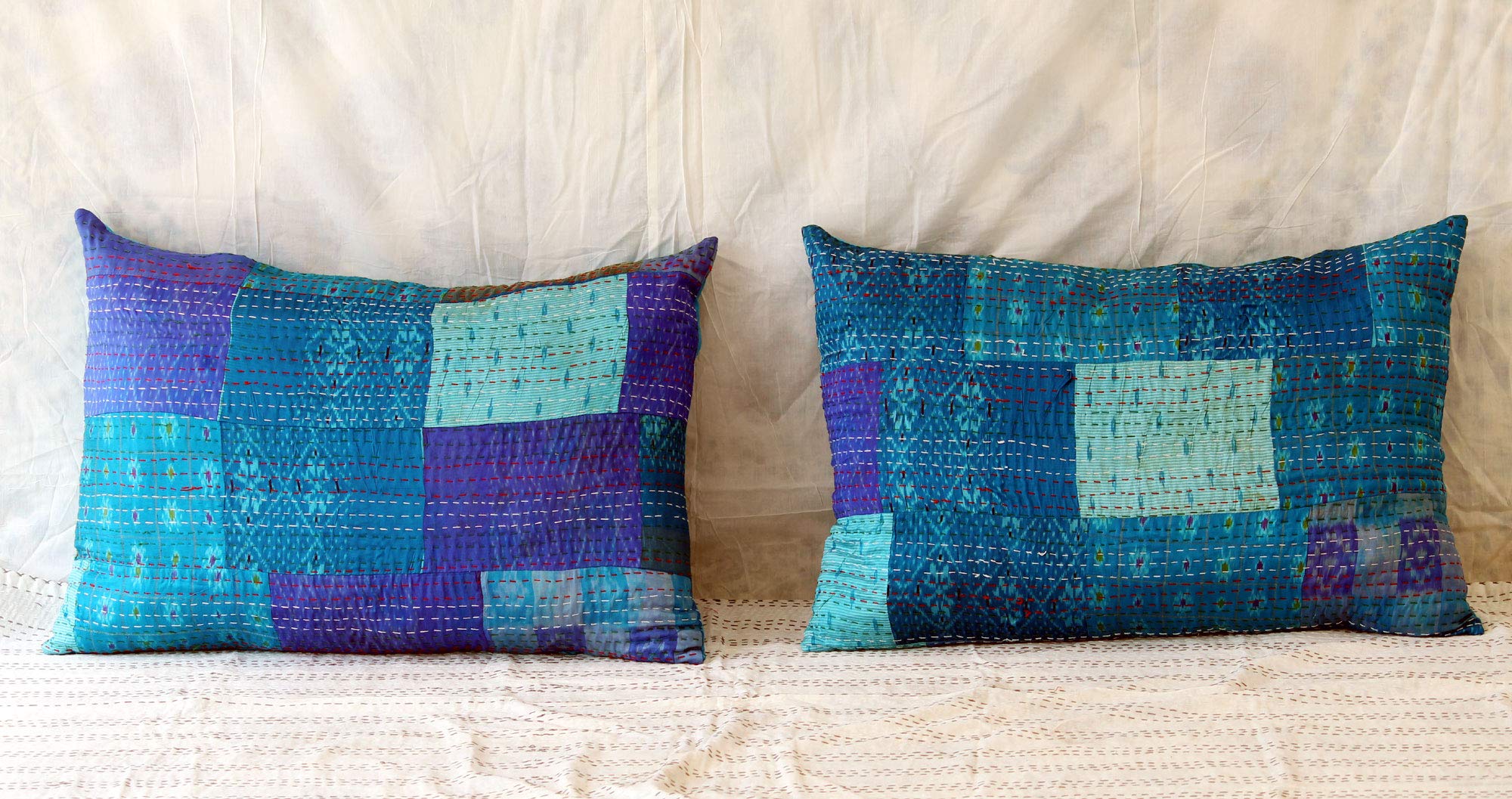 Coussin sari turquoise et style bohème pour salon chaleureux et cosy