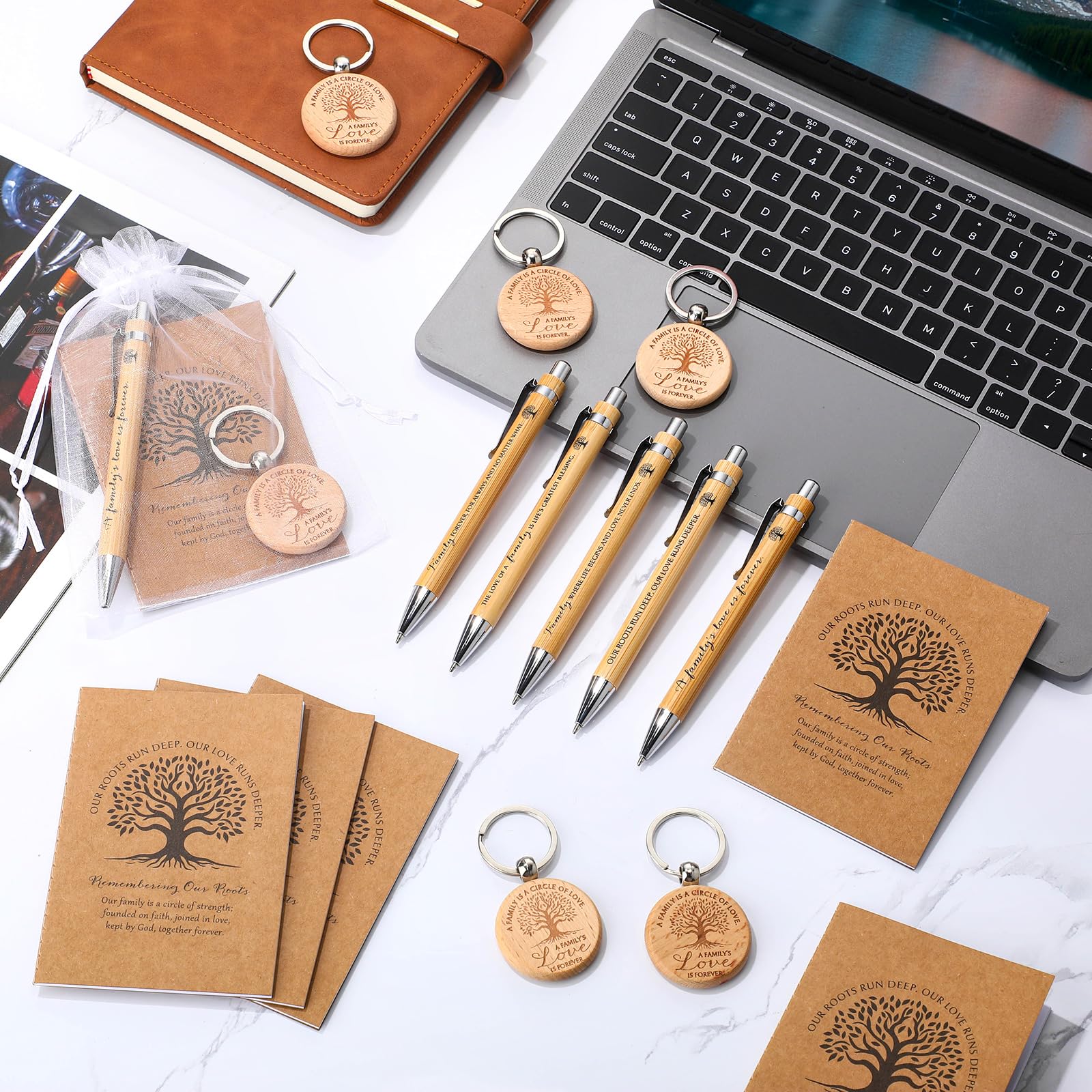 Dunzoom Portachiavi in legno per riunioni di famiglia, mini quaderni, penna a sfera con sacchetto in organza, regali per famiglie