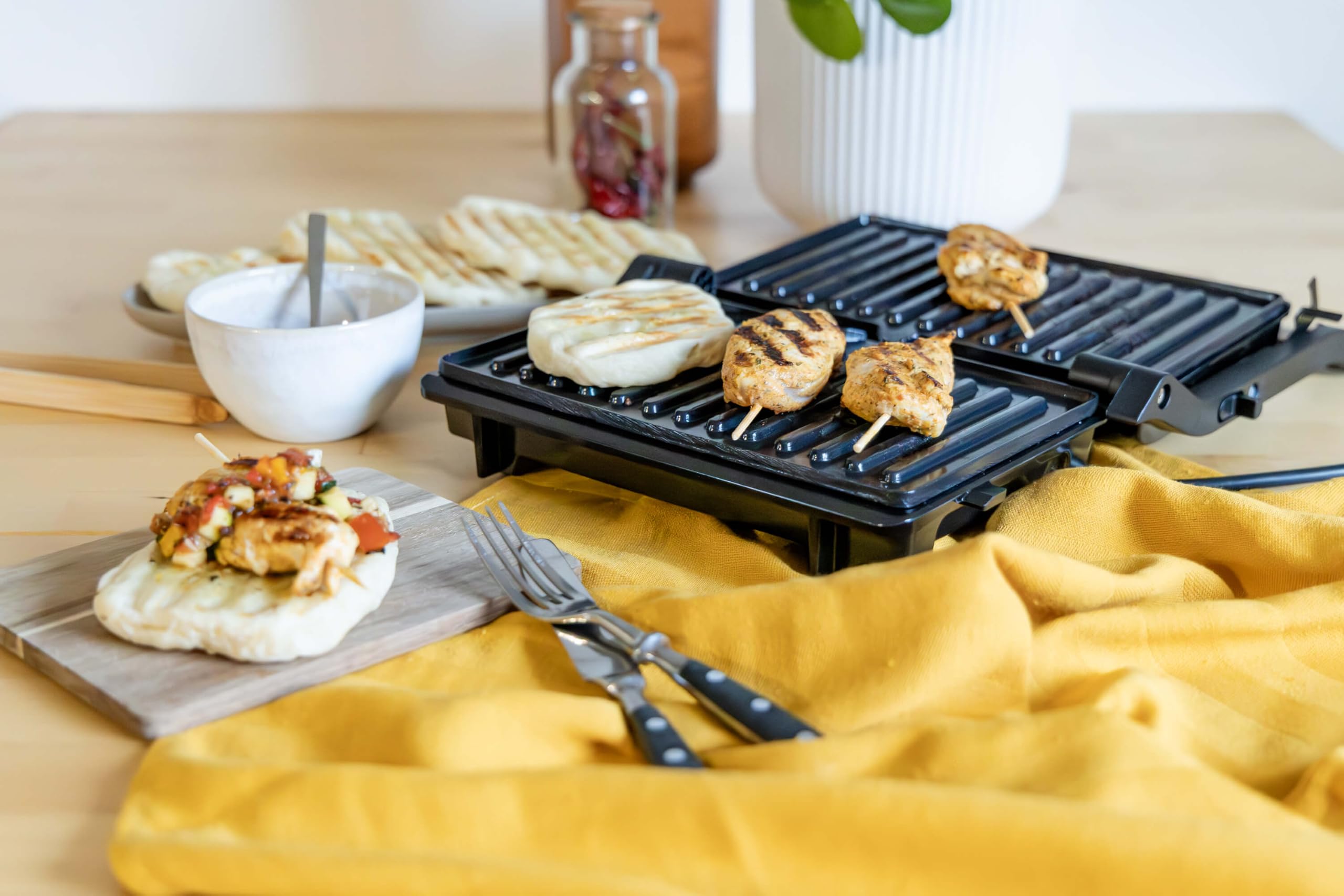 Steba Barbacoa de contacto FG 10 GRILLINO y parrilla Panini | plegable 180° como parrilla de mesa | Placas de cerámica sin PFAS 23 x 14,5 cm | 1000 W | Parrilla baja en grasa con bandeja recogedora |