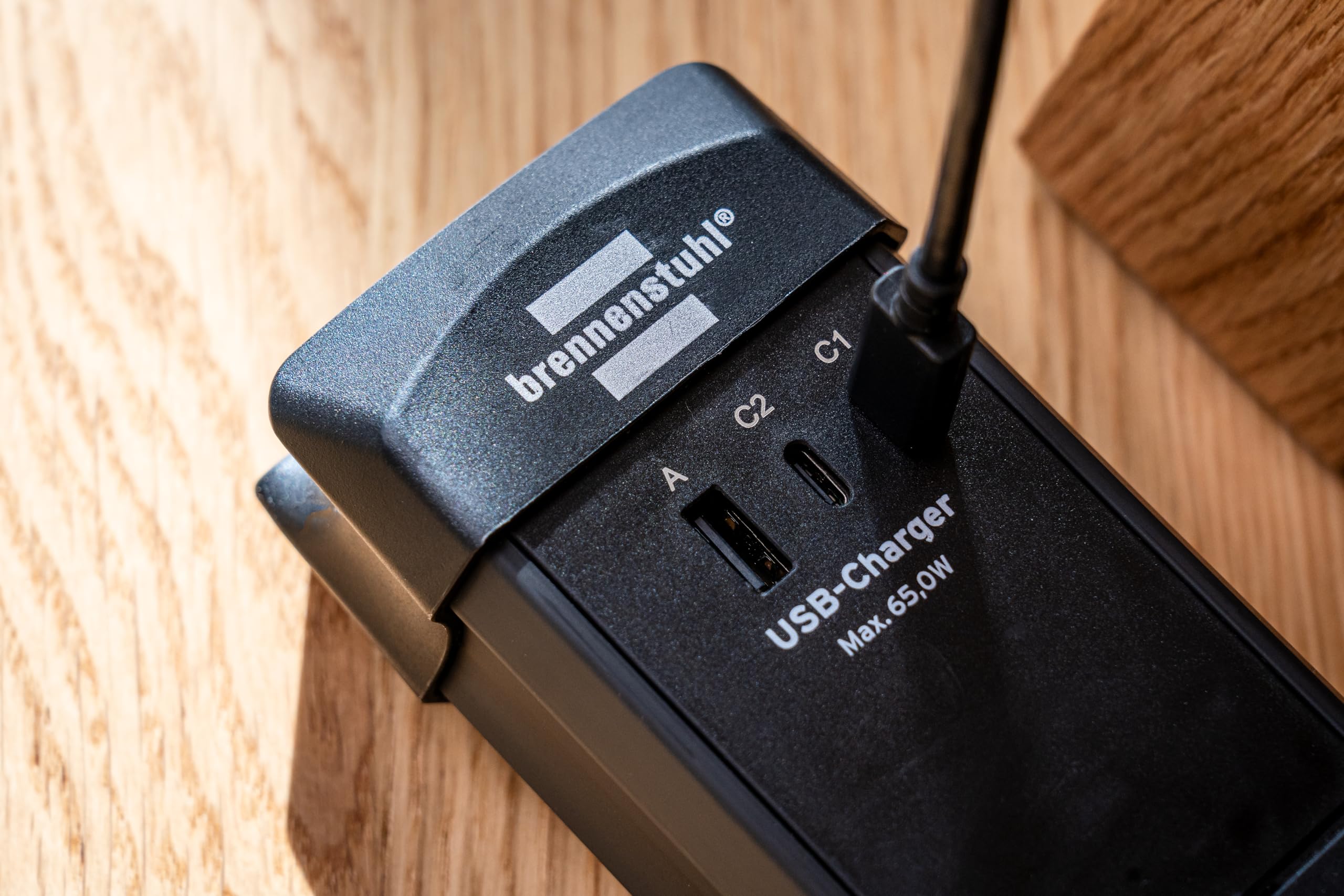 Brennenstuhl Listwa zasilająca Premium-Line z 4 gniazdami wtykowymi i 2 x USB-C PD 65 W i USB-A 18 W (Made in Germany, kabel 3 m, przełącznik)