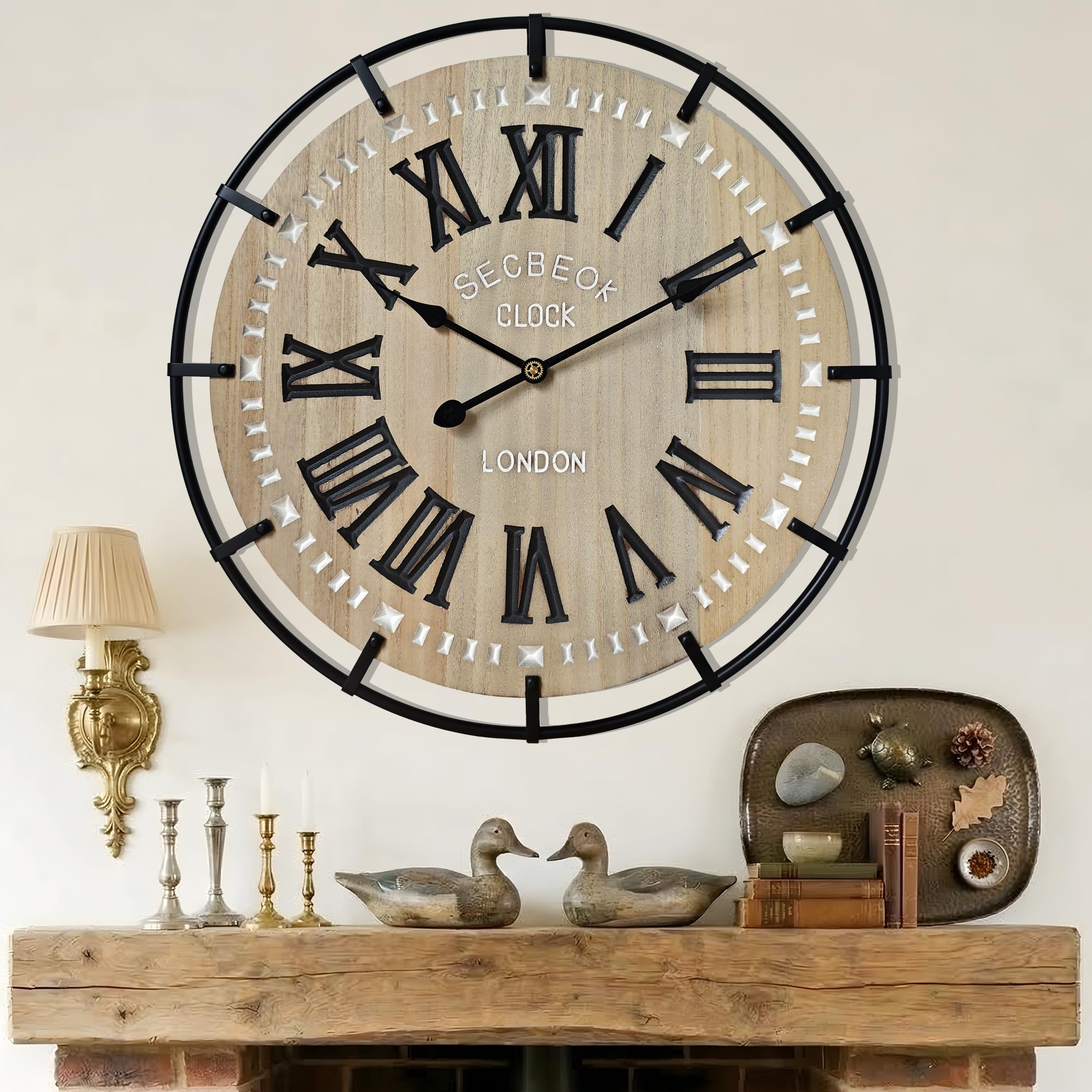 Reloj de pared grande de 24 pulgadas, madera rústica de metal con movimiento de cuarzo silencioso, números romanos fáciles de leer, reloj de pared redondo decorativo alimentado por pilas para