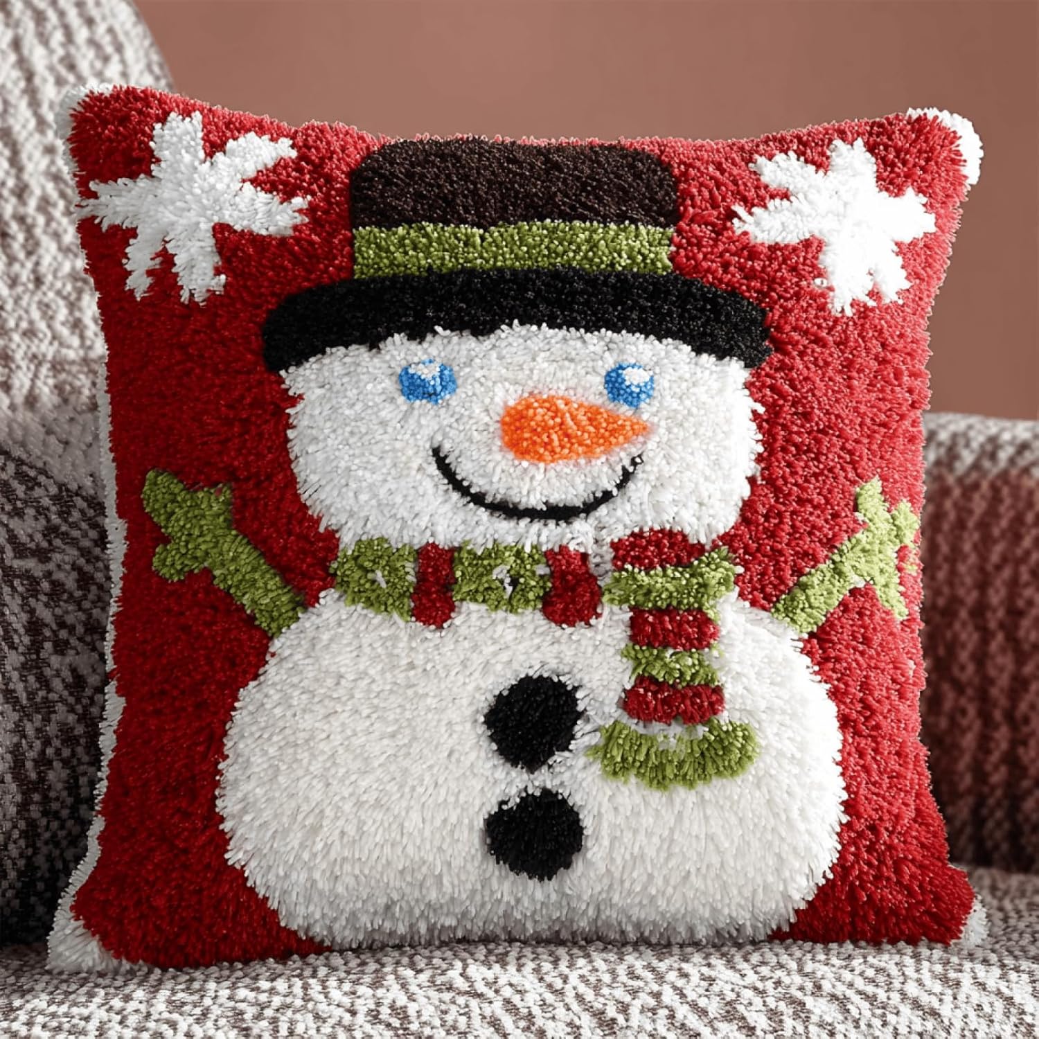 Amcdjkery Latch Hook Kit for Beginners,DIY Christmas Pillow Cover Craft with Plush Yarn,Smiling Snowman Christmas,17x17 in Cozy Festive Cushion for Home Decor,Complete Needlework Rug Making Supplies