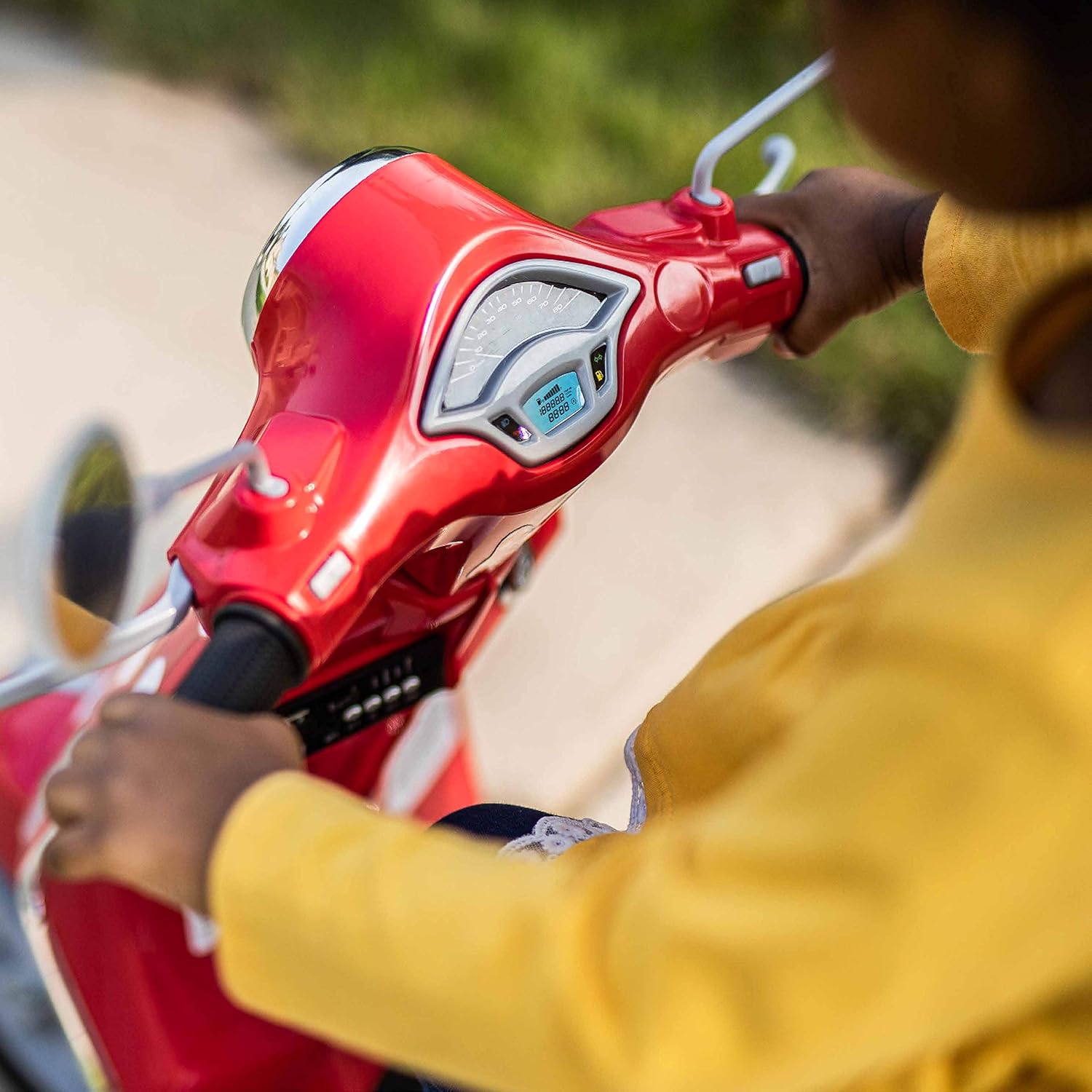 Black Friday - 50% OFF Kid Trax Toddler Minnie Mouse Vespa Scooter Electric Ride On Toy, 3-5 Years Old, 6 Volt, Max Weight 60 lbs, Red (KT1583AZ)