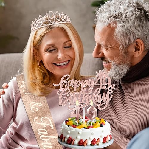 Miniatura 5 de Regalos de cumpleaños 49 para mujer, incluye banda y tiara de cumpleaños 49, adorno para pastel de cumpleaños y velas del número 49, globos grandes