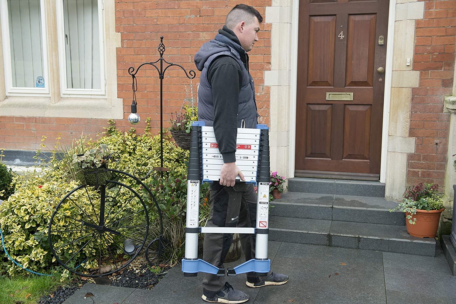 Drabina teleskopowa o wysokości 3,2 m wysuwana drabina schodowa 11 bieżnikowa kompaktowa konstrukcja składany stabilizator i stojak ścienny aluminium pojemność 150 kg srebrny/czarny EN131-6