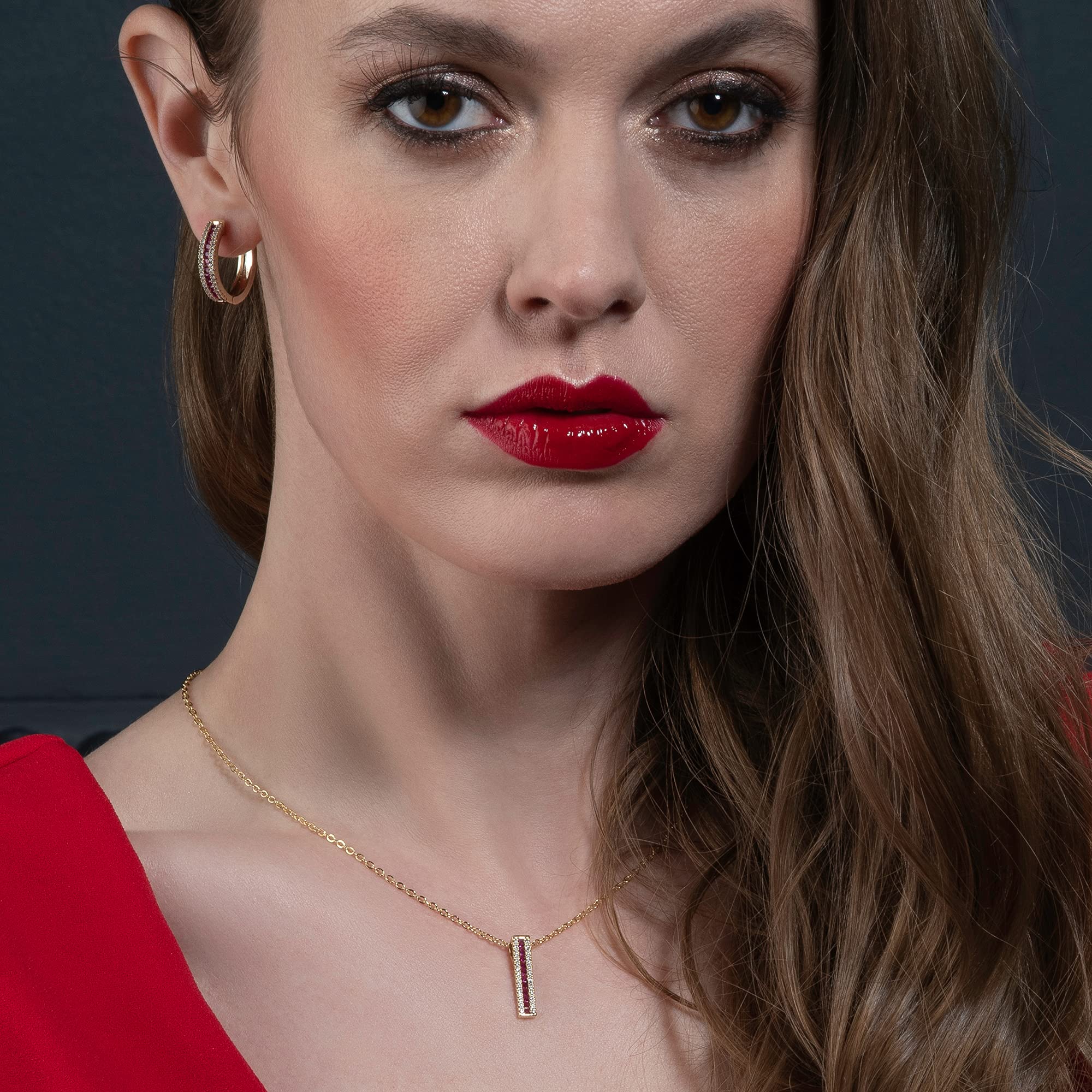 namana Collier Pendentif Pour Femme serti de Pierres de Couleur. Collier Femme Serti de Zircons de Couleur. Collier Ras de Cou Vert, Rouge, Bleu ou Multi Couleur Livré avec Écrin Cadeau