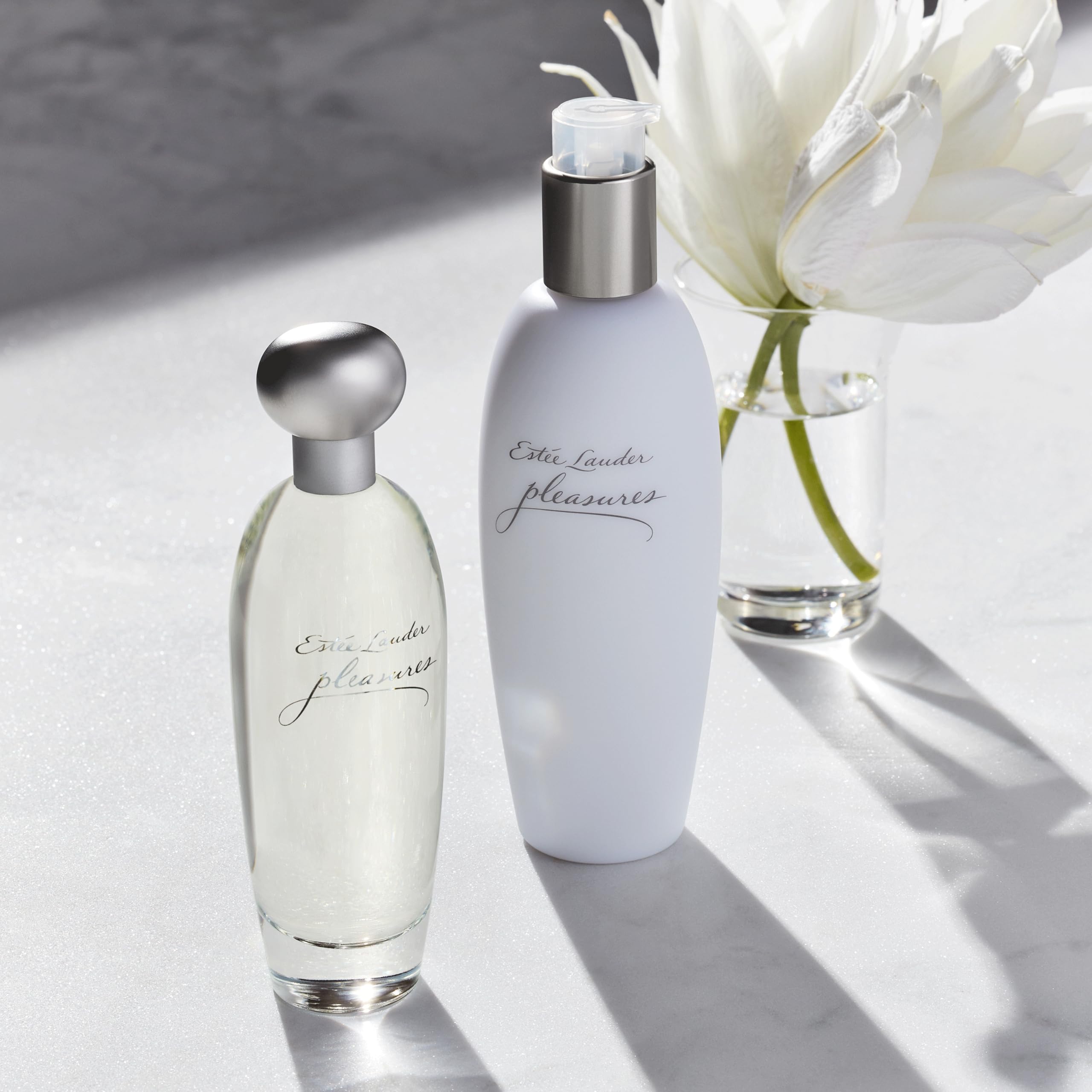 Estée Lauder Pleasures Eau de Parfum Spray | Damenparfum mit Noten von Lilien, weißen Pfingstrosen & Jasmin | Zart-floral, sanft & strahlend, 100ml