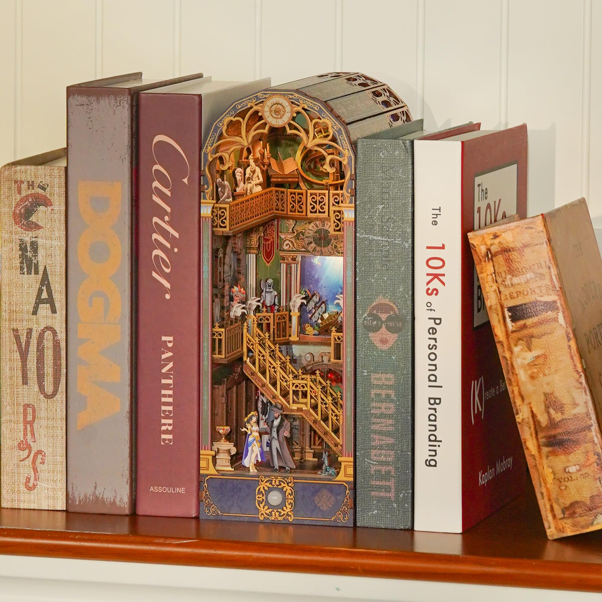 Tonecheer Kit fai da te Book Nook con Protezione Antipolvere e luce LED, Spacetime Museum Puzzle in Legno 3D, Parti Mobili e Rotanti, Fermalibri Creativi per Biblioteca, Idee Regalo per Adulti