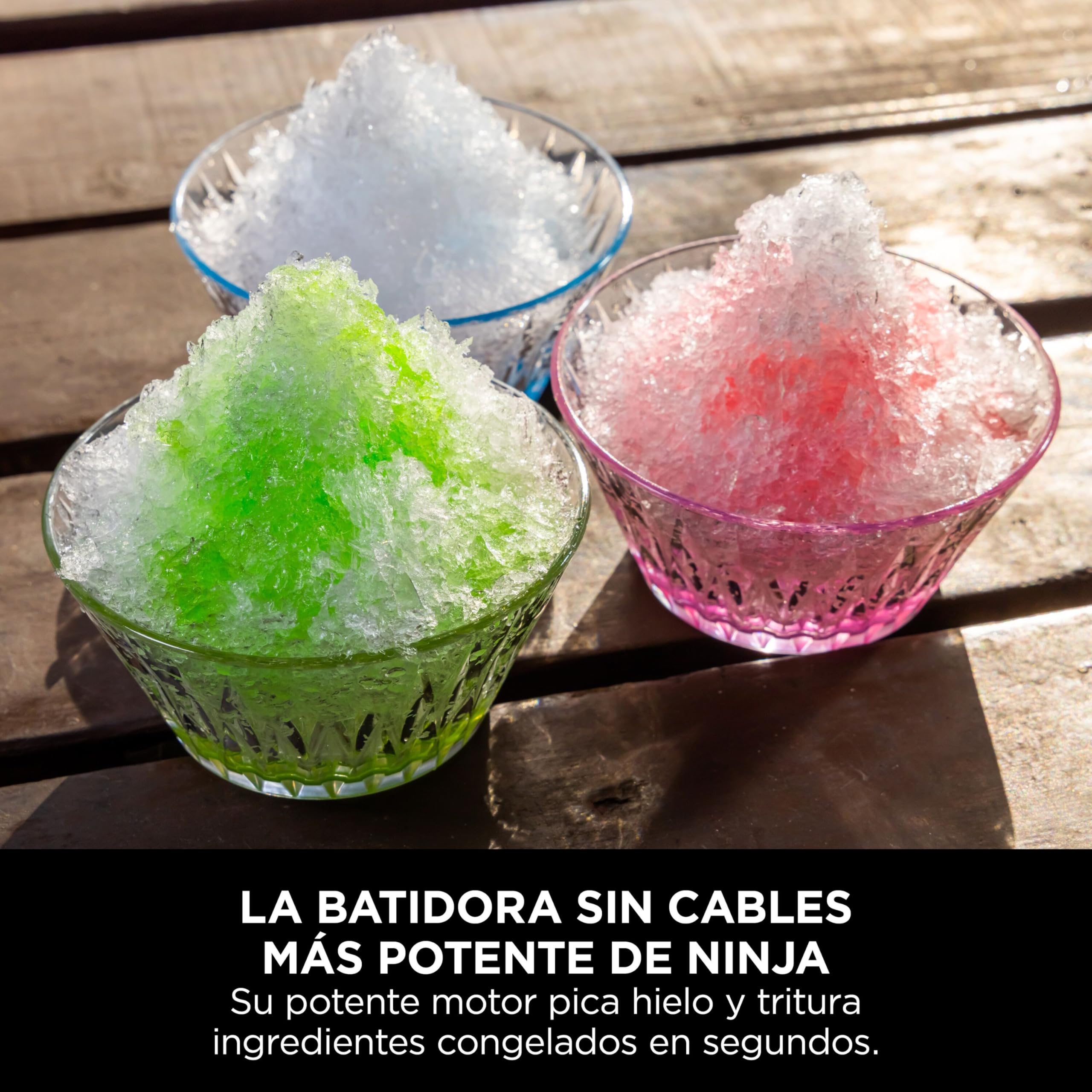 Ninja Blast Max Batidora portátil de 570 ml con batería recargable, vaso para mezclas y tapa antigoteo para hacer smoothies, batidos de proteínas, picar hielo y fruta congelada, plata, BC251EUSL