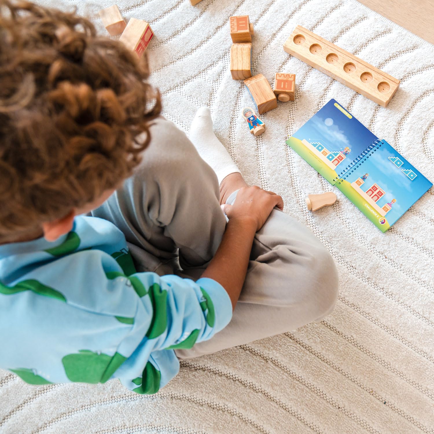 SMART GAMES SmartGames - Camelot Jr, giochi per bambini 4 anni o più, giochi di legno, giochi educativi, puzzle infantili, giocattoli per bambini, regali per bambini, 48 giri