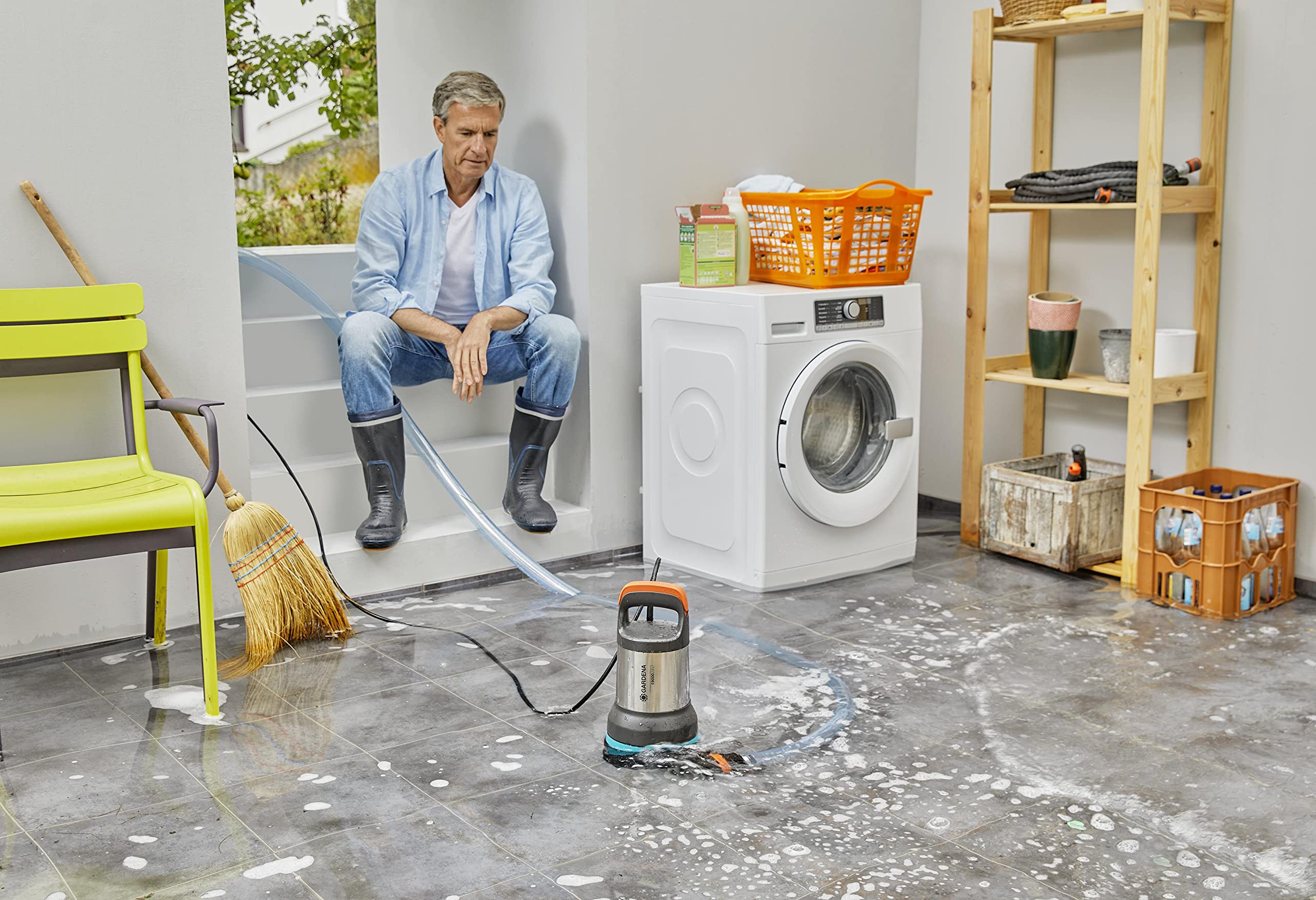 Gardena Klar-/Schmutzwasser-Tauchpumpe 15000: Kombi- Entwässerungspumpe mit 15.000 l/h Fördermenge, Flachabsaugung bis 1 mm und 35mm Korngröße, 550 W (09048-20)