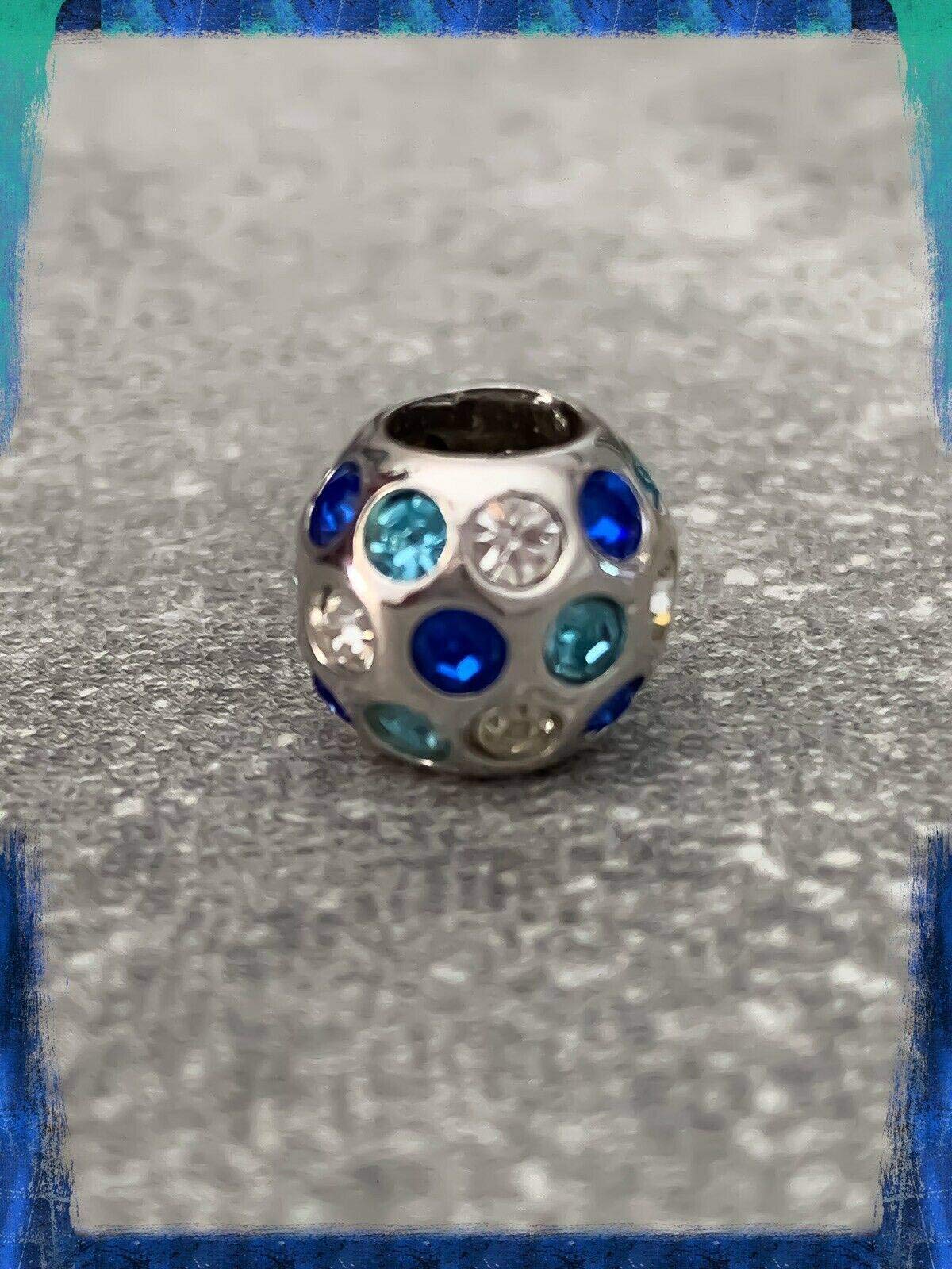 Bracciale con charm, in vetro di Murano e argento 925 rodiato