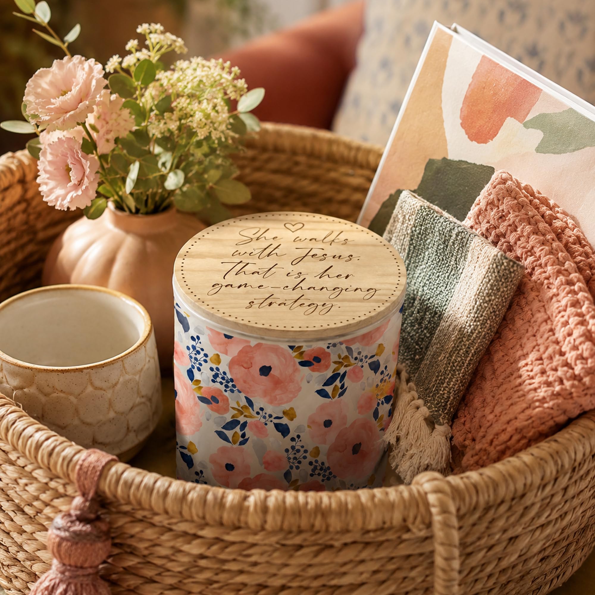 Vela aromática cristiana inspiradora para mujer, vela en tarro de cera de soja de 13 onzas con tapa de madera grabada, vela de vidrio floral de 2 mechas, tiempo de combustión de 50 horas para