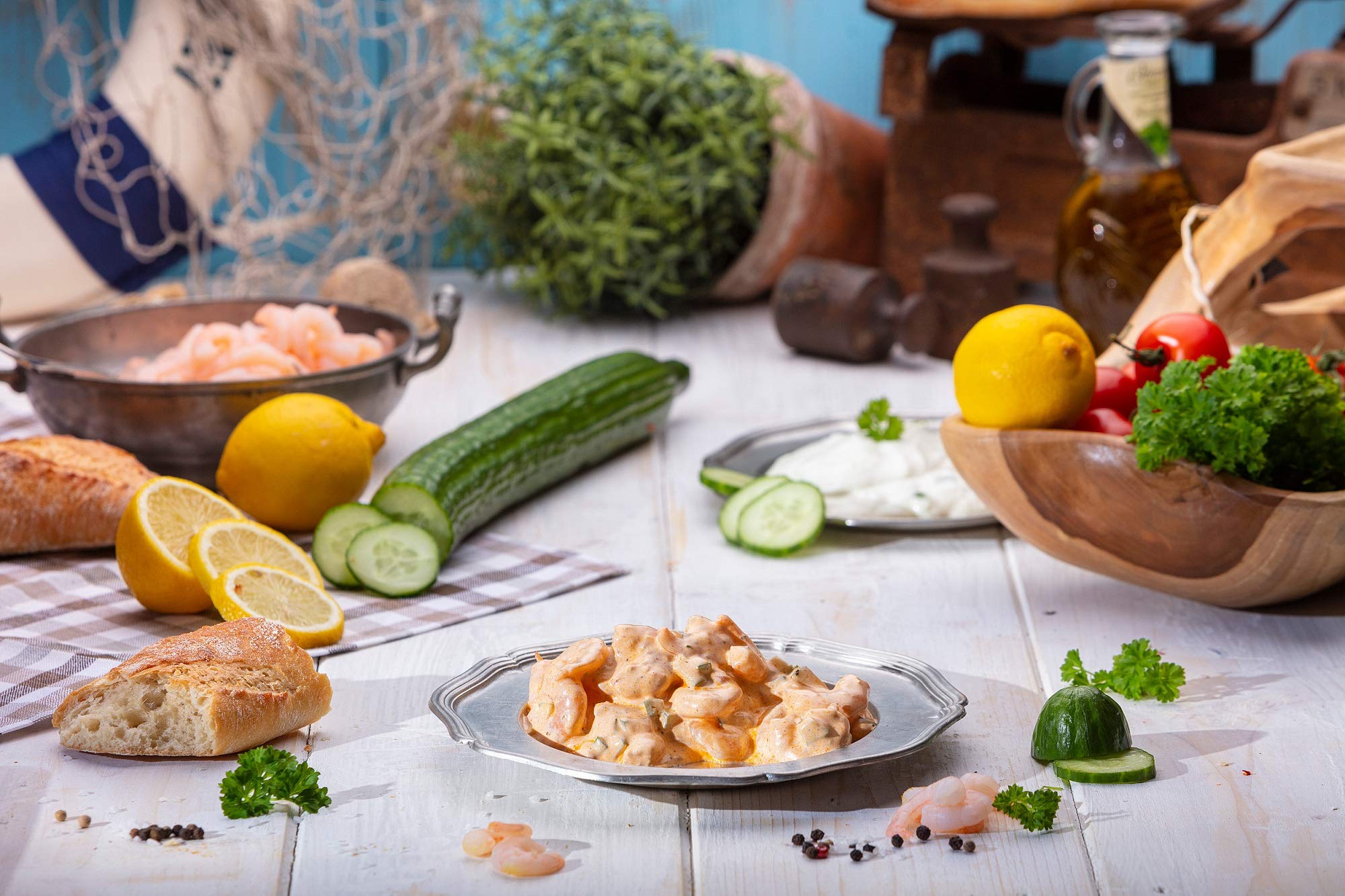 Klaassen Garnelensalat-Akropolis, in Handarbeit hergestellt, mit Gyrosgewürz, Tzatzikicreme und fruchtigem Zitronensaft, 250g