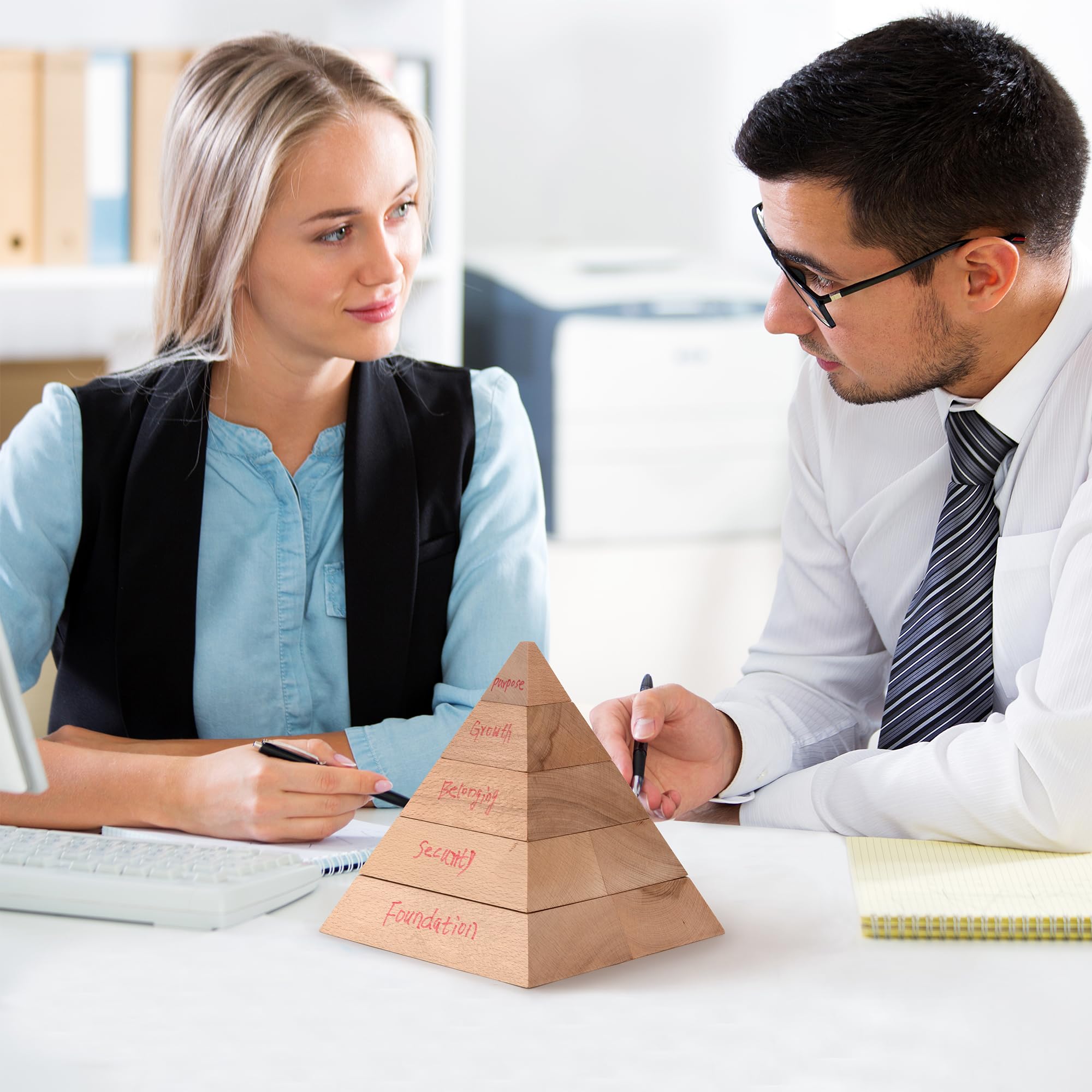 Wertepyramide aus Vollholz – Bedürfnispyramide für Coaching, Therapie & Beratung – perfekt für Wertearbeit – visualisiert Bedürfnisse, Ziele und persönliche Entwicklung