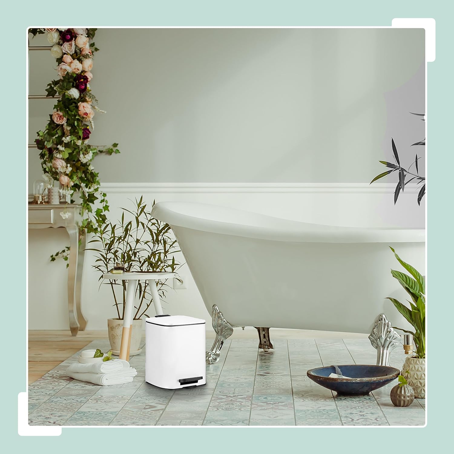 Relaxdays Cosmetic Bin, 6 litres, Soft-Close Mechanism, Removable Inner Bucket, Metal, Bathroom Bin with Lid, White