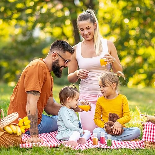 Miniatura 6 de Voittozege 24 botellas pequeñas de plástico transparente para jugo de 2 onzas con tapa, mini botella de jugo con tapa de rosca blanca, contenedor de