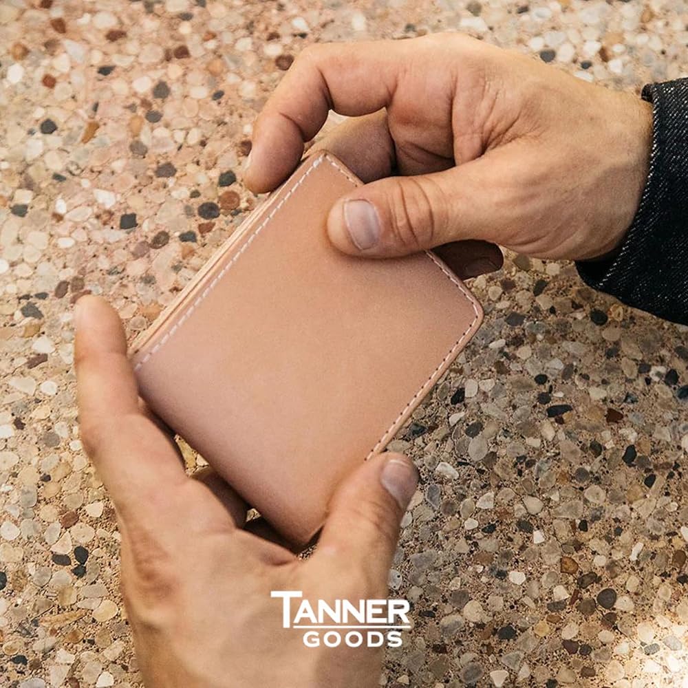 【美品】定価￥24,100 TANNER GOODS 本革二つ折り財布 ブラウン Tanner Goods: Worth Holding Onto
