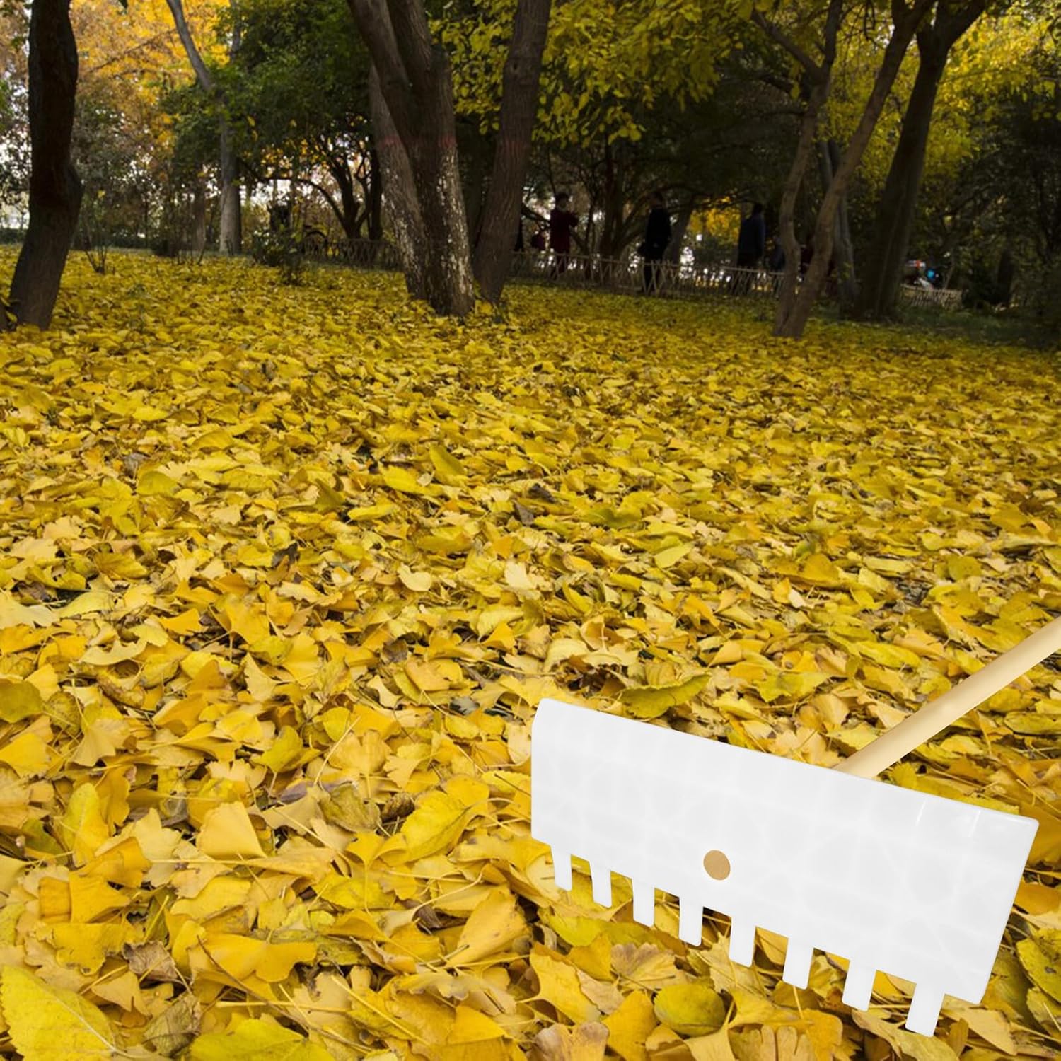Plastic Leaf Rake Hand Tool for Garden and Lawn, Small White Plastic Rake Head with Dual-use Scraper for Yard Leaf Collection and Grass Cleanup