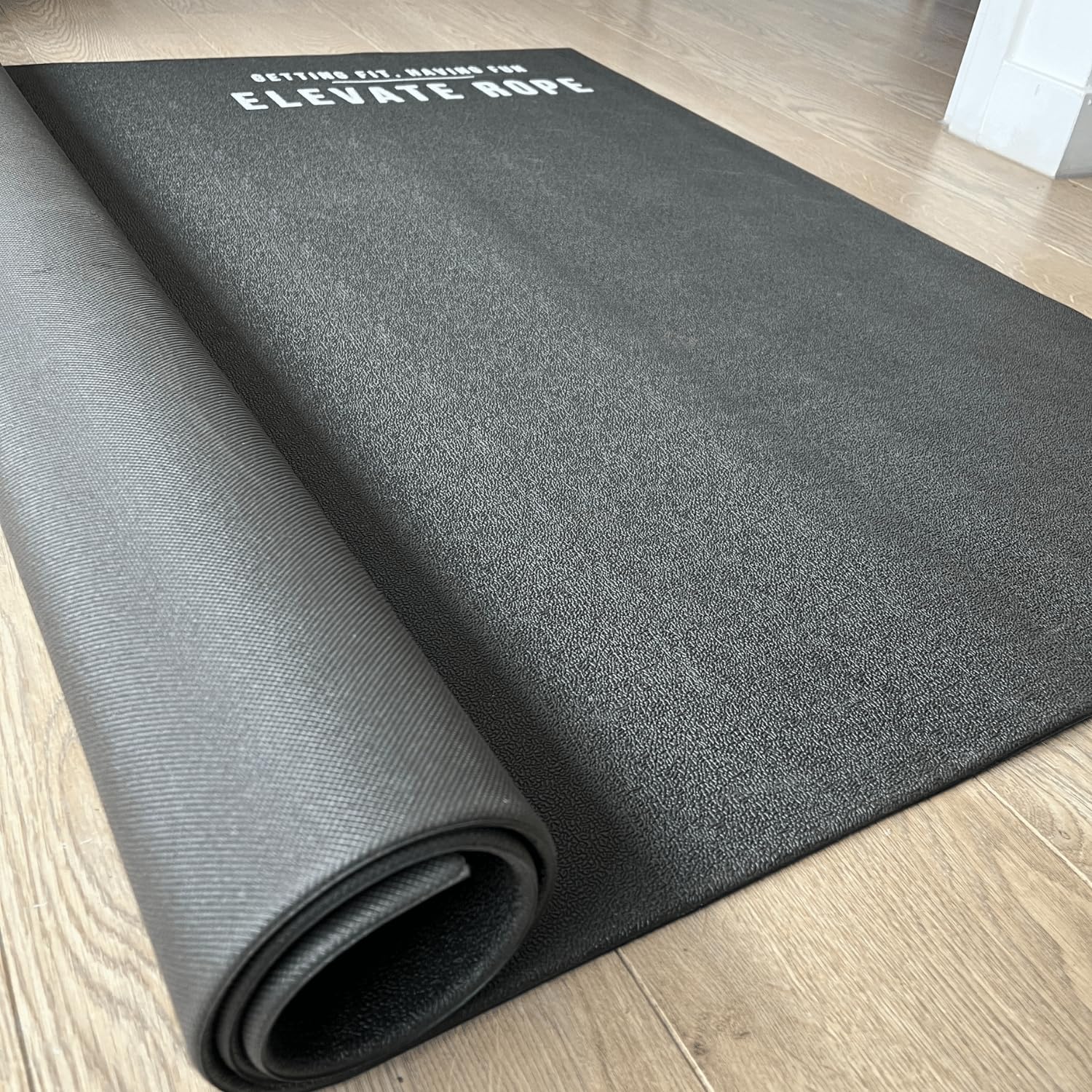 Elevate Rope - Tappetino portatile per corda da salto inclusa borsa da trasporto - Tappetino antiscivolo per esercizi di grandi dimensioni - Tappetino per corda da salto interno/esterno - Spessore 6