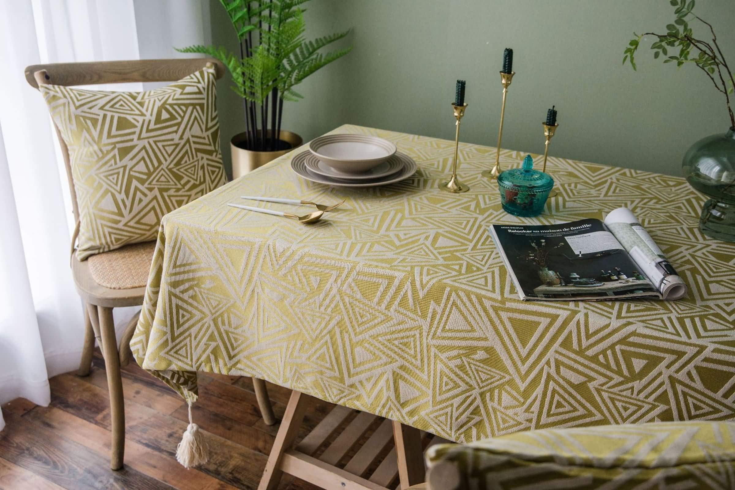 Mantel Rectangular Amarillo Moderno, Patrón de Triángulo, de Poliéster Fácil de Limpiar, 135 x 240 cm, Mantel para Mesa de Centro