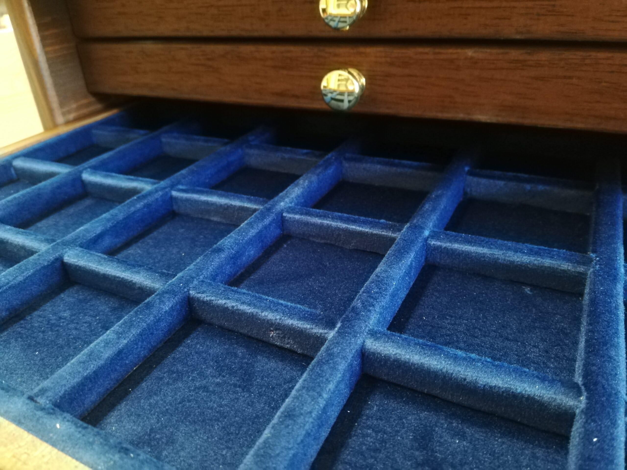 Monetario para Monedas y medallas, Mueble de Madera con 5 cajones y Terciopelo, Expositor Artesanal de numismática Personalizable con Grabado láser, Hecho a Mano en Italia