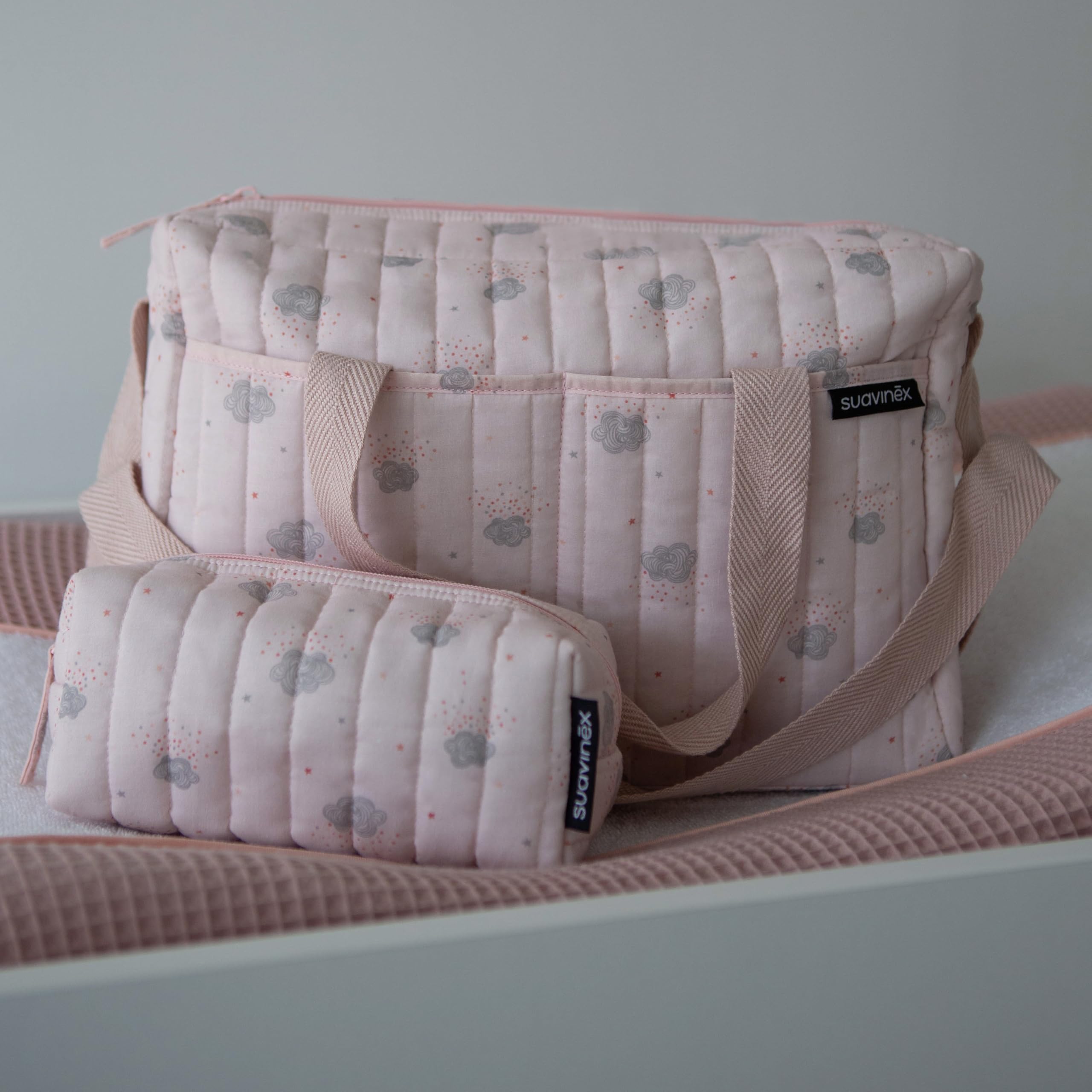 Suavinex, Bolso Carro Bebé con Cosmética: Gel Champú Syndet 300 ml + Loción Hidratante 300 ml + Pomada Pañal 50 ml + Baby Cologne 100 ml + Toallitas 60 Uds. Regalo Recién Nacido, Canastilla Bebé, Rosa - 5