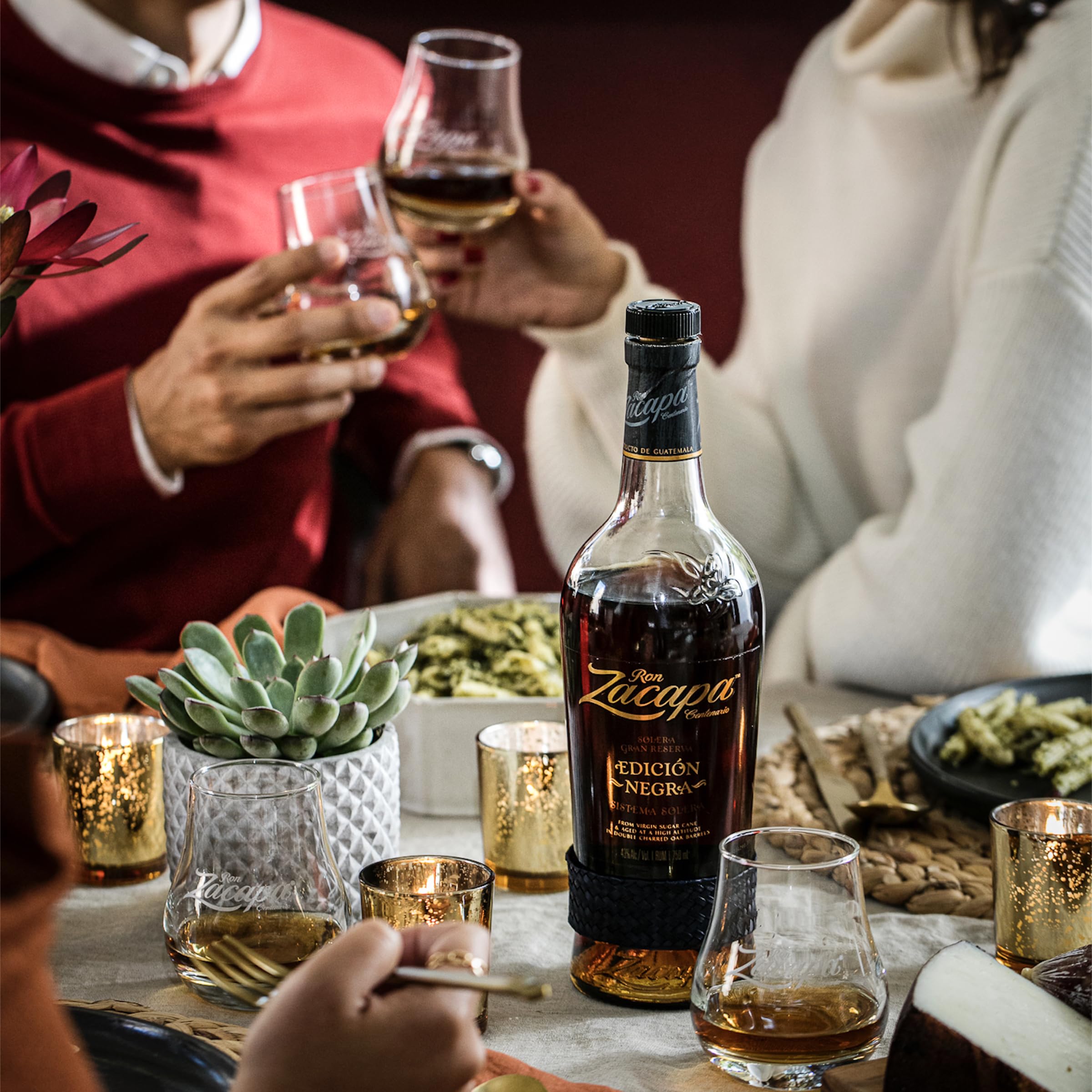 Zacapa Ron Edición Negra, Premium-Rum, Rum, Geschenkidee zu Ostern, intensive Aromen von Schokolade und getrockneten Früchten, 43% Vol., 700 ml Einzelflasche