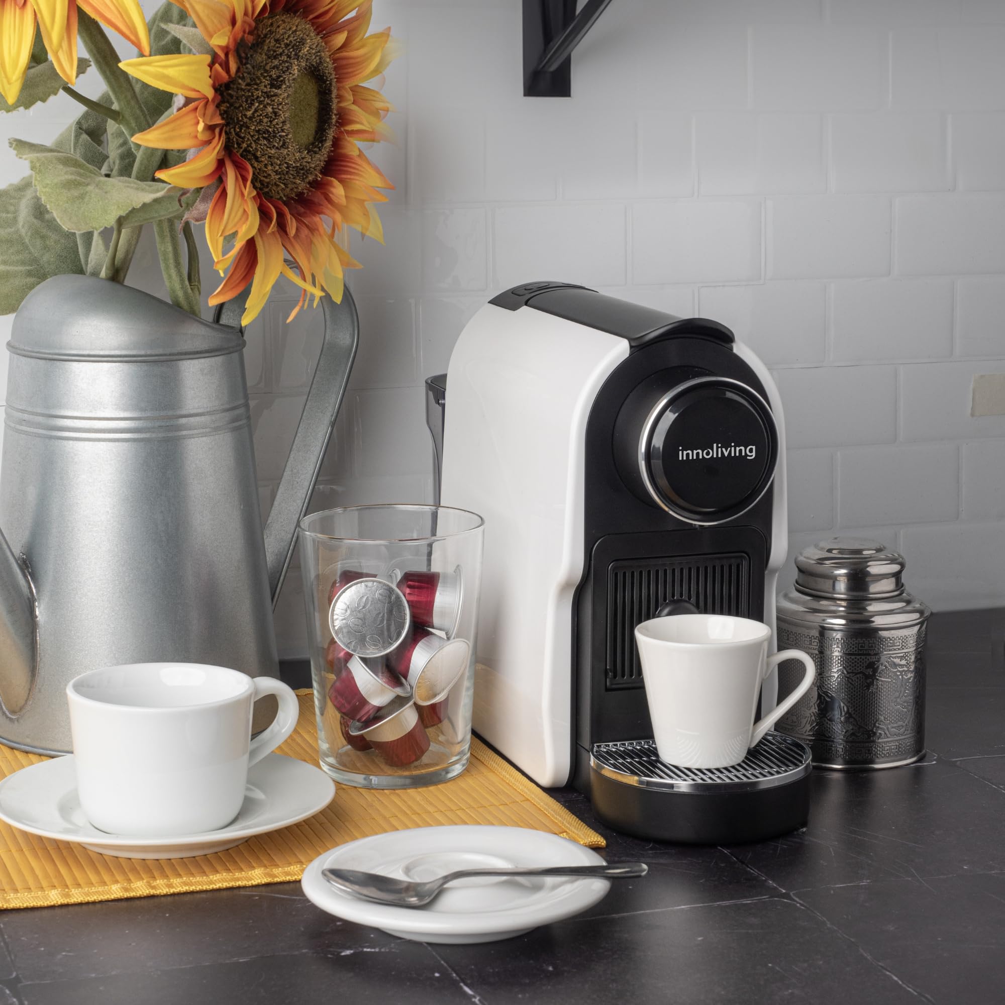 Innoliving Macchina da Caffè in Capsule INN-841, Compatibile con Capsule Standard, Serbatoio 650ml, Design Compatto, Erogazione Rapida, Facile da Pulire, Ideale per Casa e Ufficio