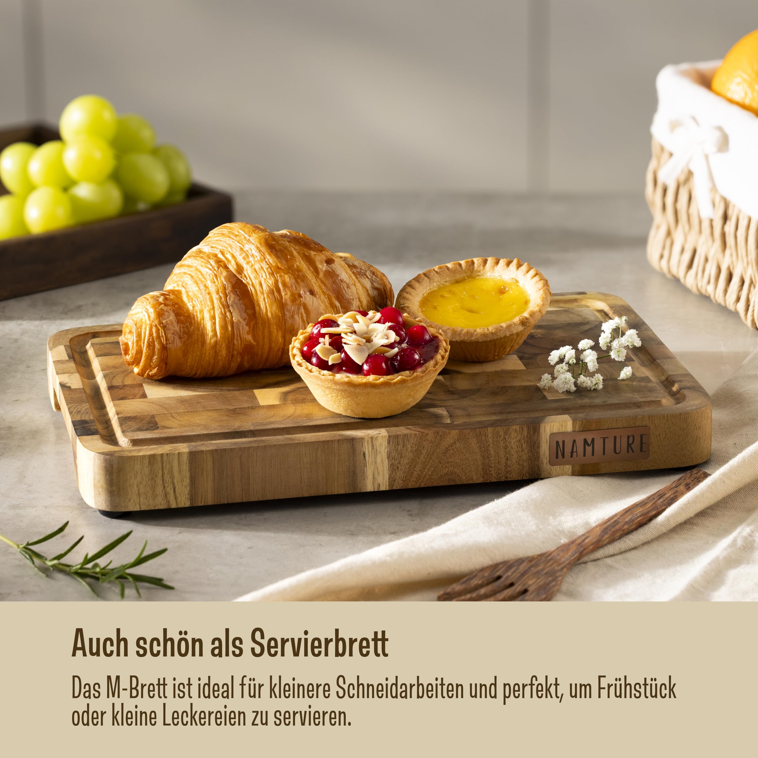 Deska do krojenia premium – zestaw 3 desek do krojenia z drewna akacjowego, grubość 2,5 cm, z rowkiem na sok, antypoślizgowe nóżki, stojak na deski i szlachetna powierzchnia olejowa – w
