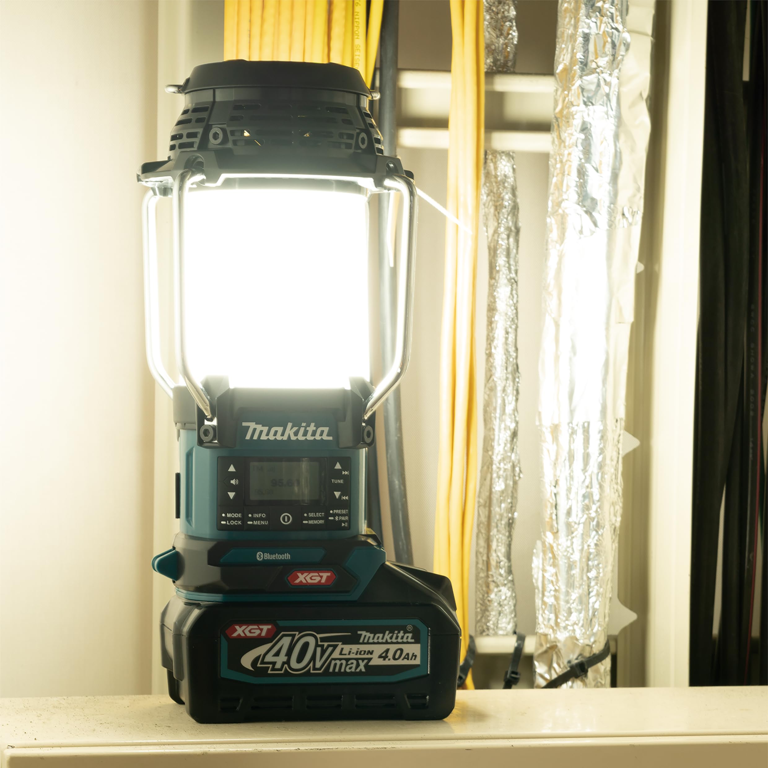 Makita MR009GZ 40V Max XGT Radio Lanterna