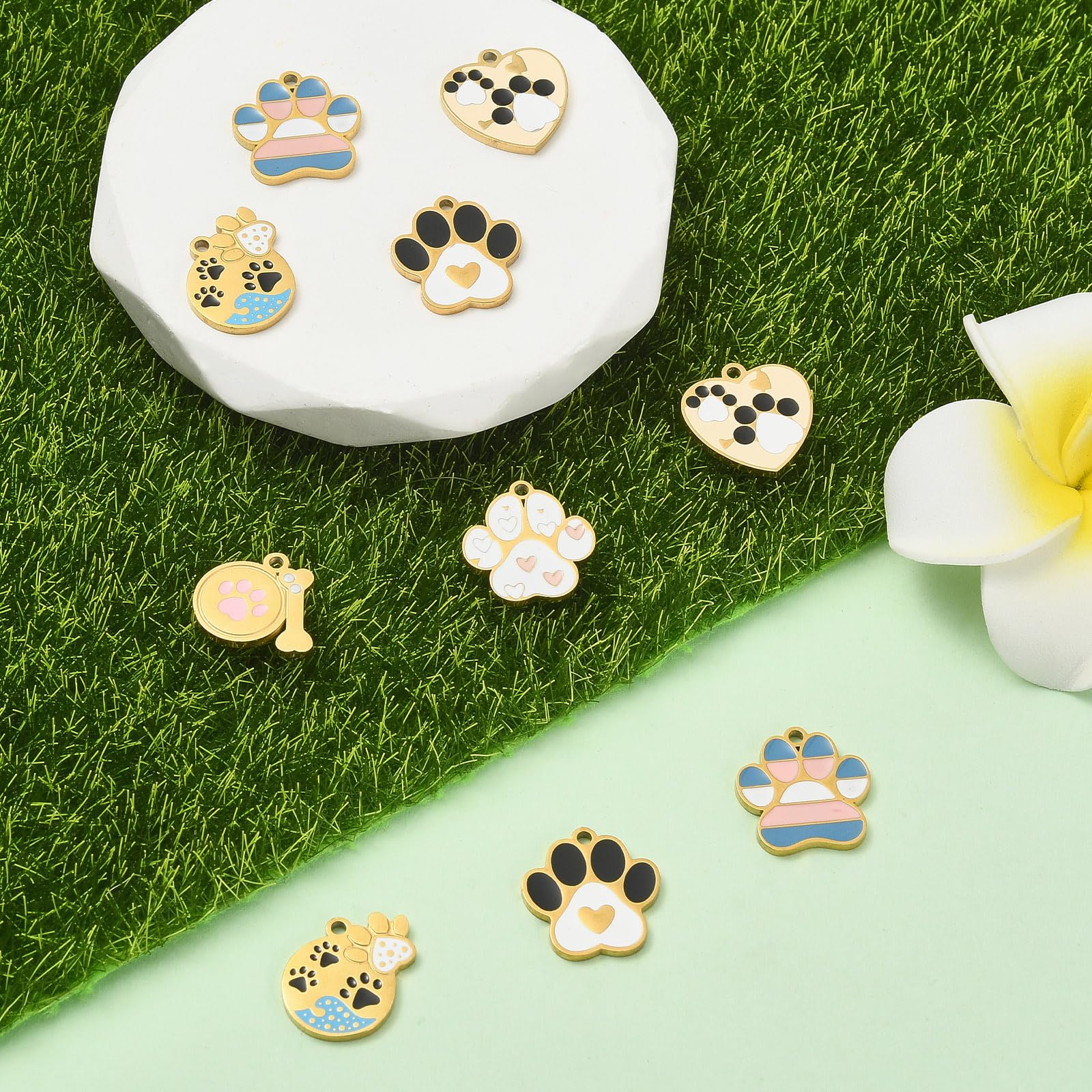 Set di 12 ciondoli a forma di zampa, per braccialetti in acciaio inox, colorati con stampa di zampe di cane, in metallo smaltato, per la creazione di gioielli, orecchini, bracciali e