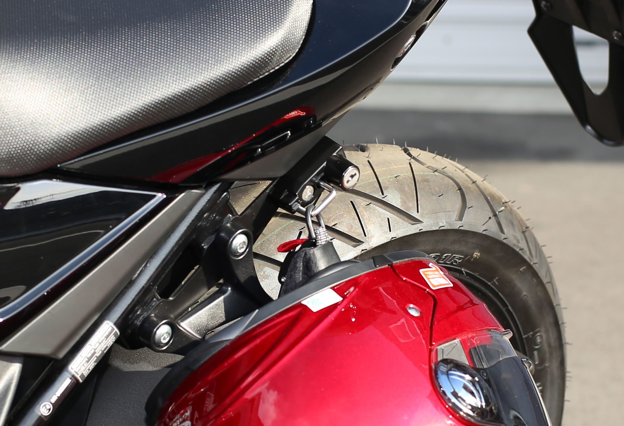 Amazon | キジマ(Kijima) バイクパーツ ヘルメットロック ホルダー