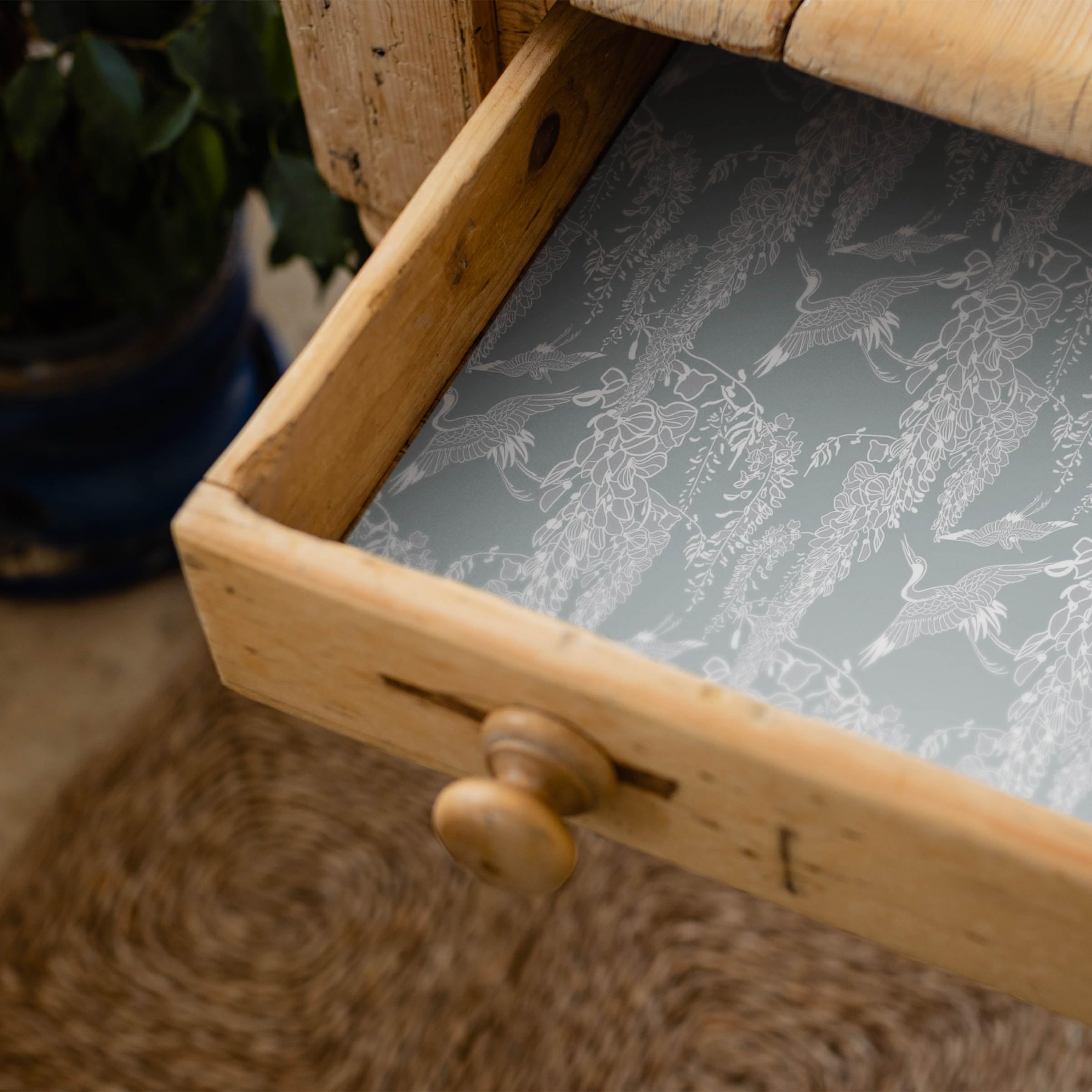 The Master Herbalist Fragrant Fresh Linen Scented Drawer Liners in a Classical Heron Design (Folded) | Pack of 5 Sheets | Contains Essential Oils | Made in The UK. (Fresh Linen, Folded)