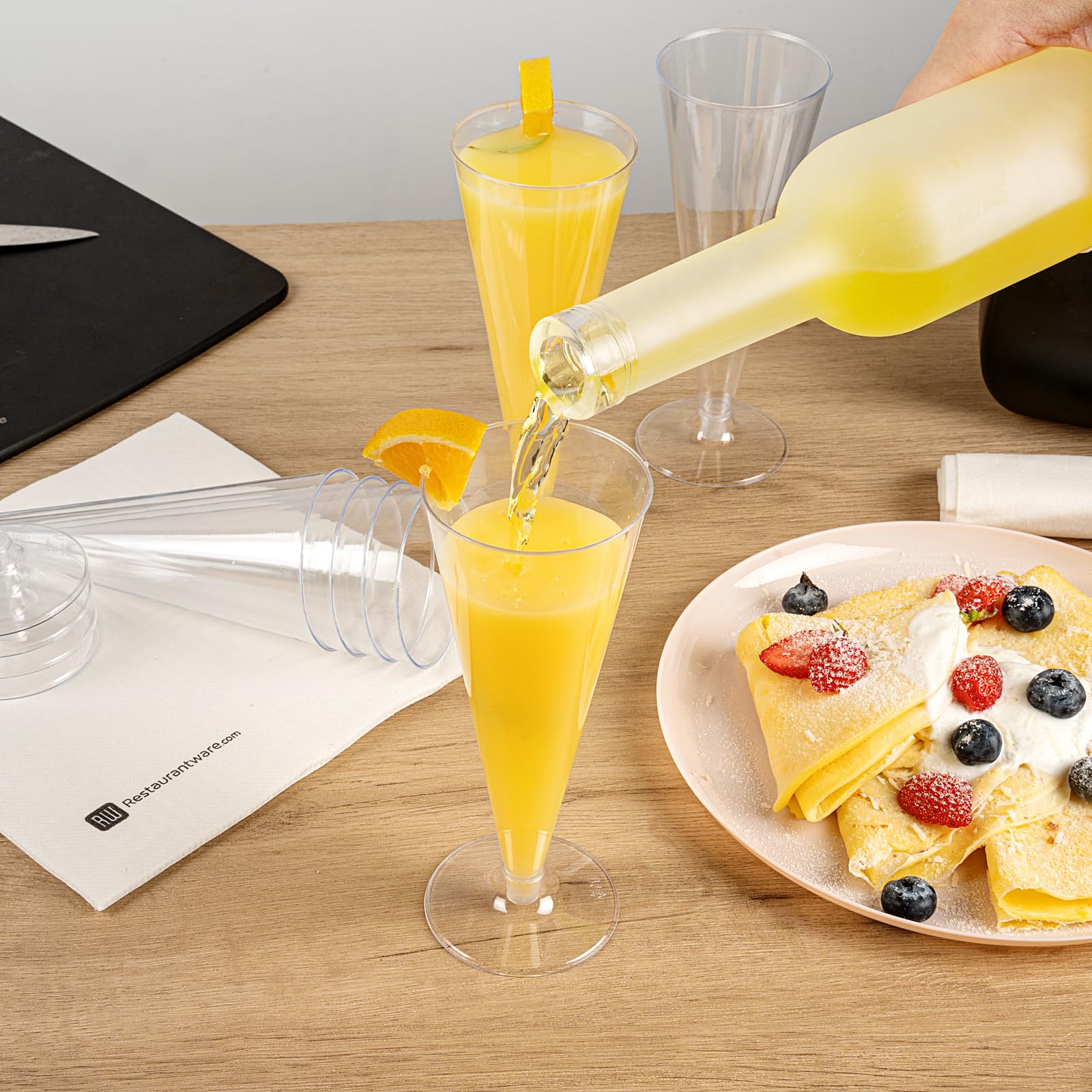 RW Base - Copas de tostado de 6.5 onzas, 20 copas de champán desechables, con una base de extracción, vasos de cóctel de plástico transparente, servir vino espumoso, para fiestas Restaurantware