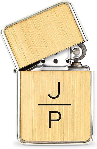 Miniatura 9 de Weddingstar Encendedor personalizado de metal envuelto en madera personalizada a prueba de viento con caja de regalo Madera oscura - Iniciales