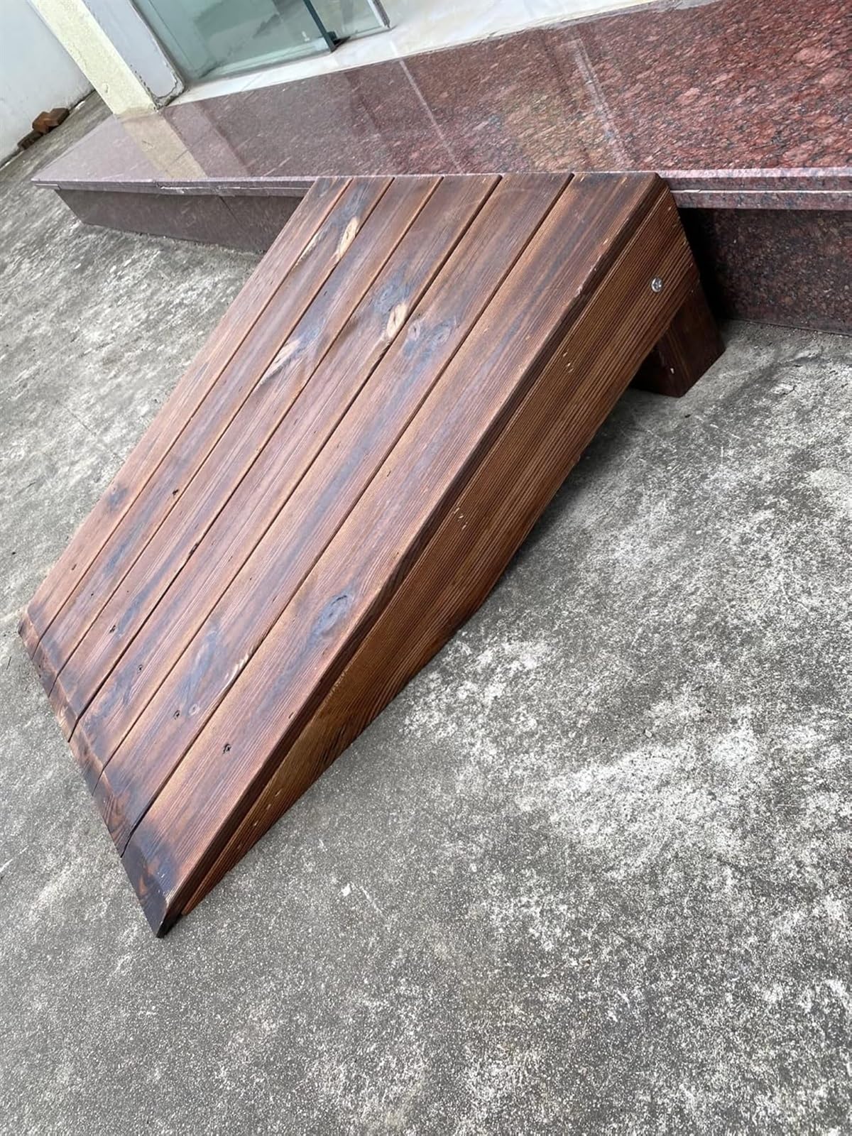 Rampa de madera resistente de la rampa del umbral de madera Rampas de madera antideslizante para pasos de la puerta Accesorio portátil de la silla de ruedas interior Uso al aire libre 35x28x7 pulgadas