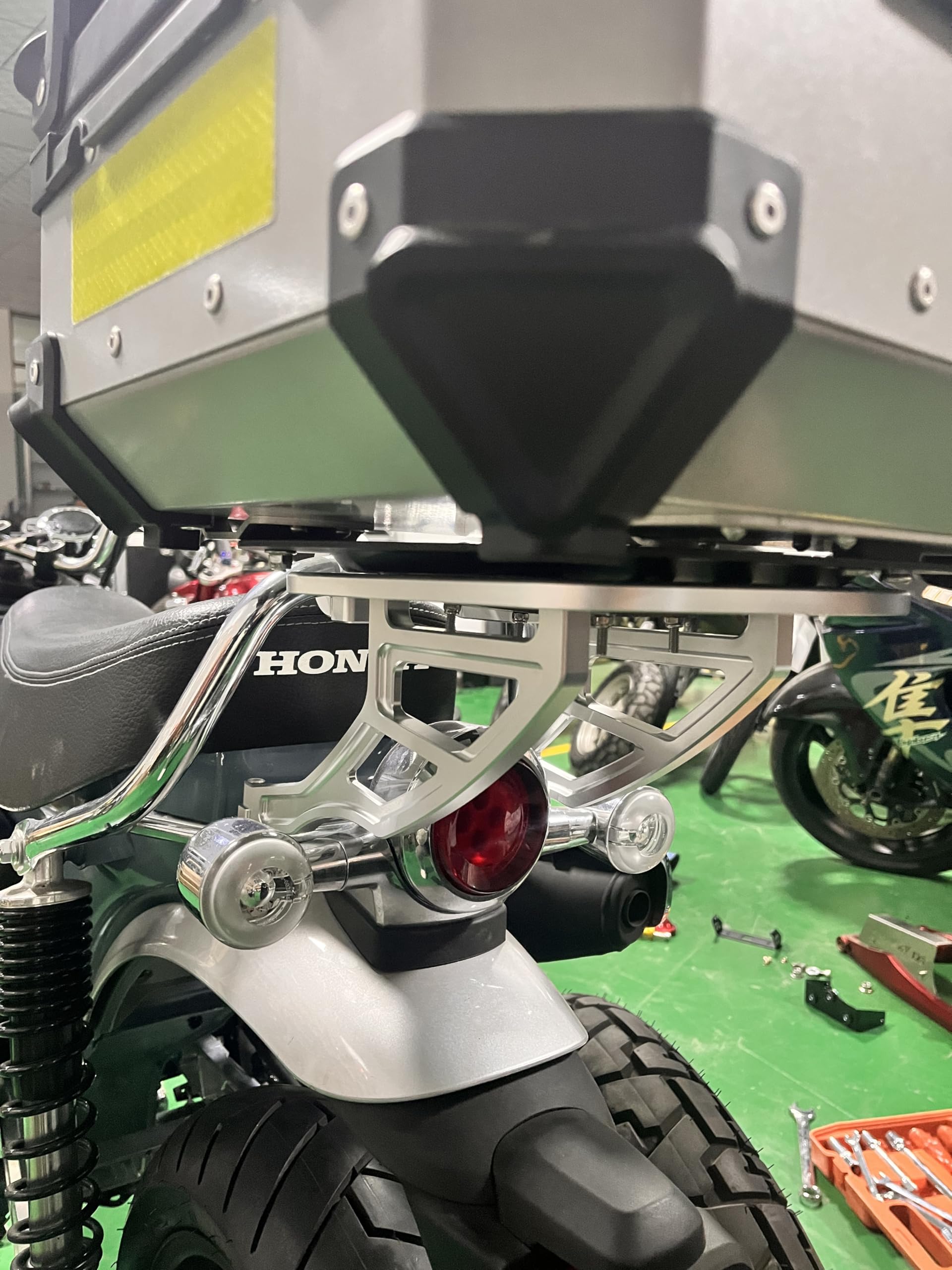 Motorrad-Gepäckträger, Gepäckträger, Sitzbezüge, Halterung für HD Dax 125 ST125 2022 2023 2024 2025, CNC, silberfarbenes Aluminium