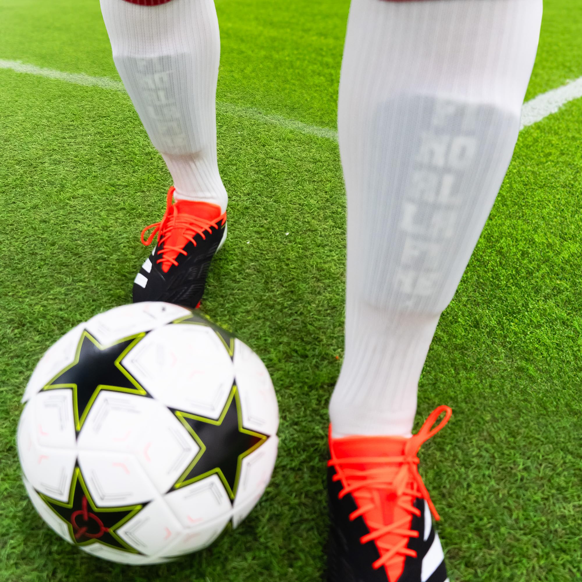 Parastinchi Da Calcio Giovani Adulti ad alta resistenza agli urti Made in Italy Protezione Completa. Comprese fasce di sostegno. Modello Bianconeri
